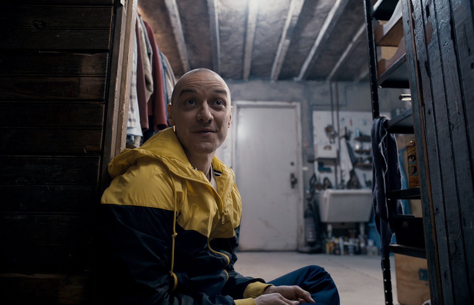 James McAvoy brinda una portentosa interpretación en esta nueva película de M. Night Shyamalan.