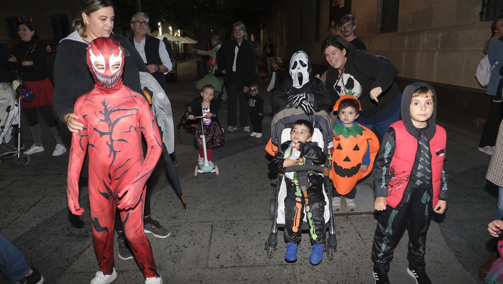 Imágenes de la Noche en Negro de Almería