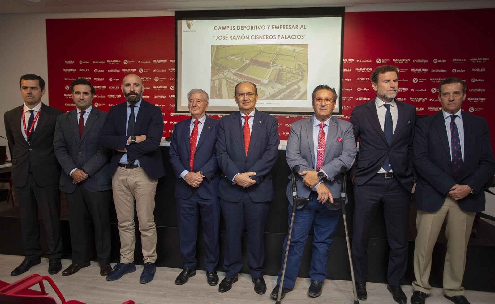 Balbontín, Arroyo, Monchi, Ramos, José y Luis Castro, Carrión Amate y Cruz, ante el proyecto de la ciudad deportiva.