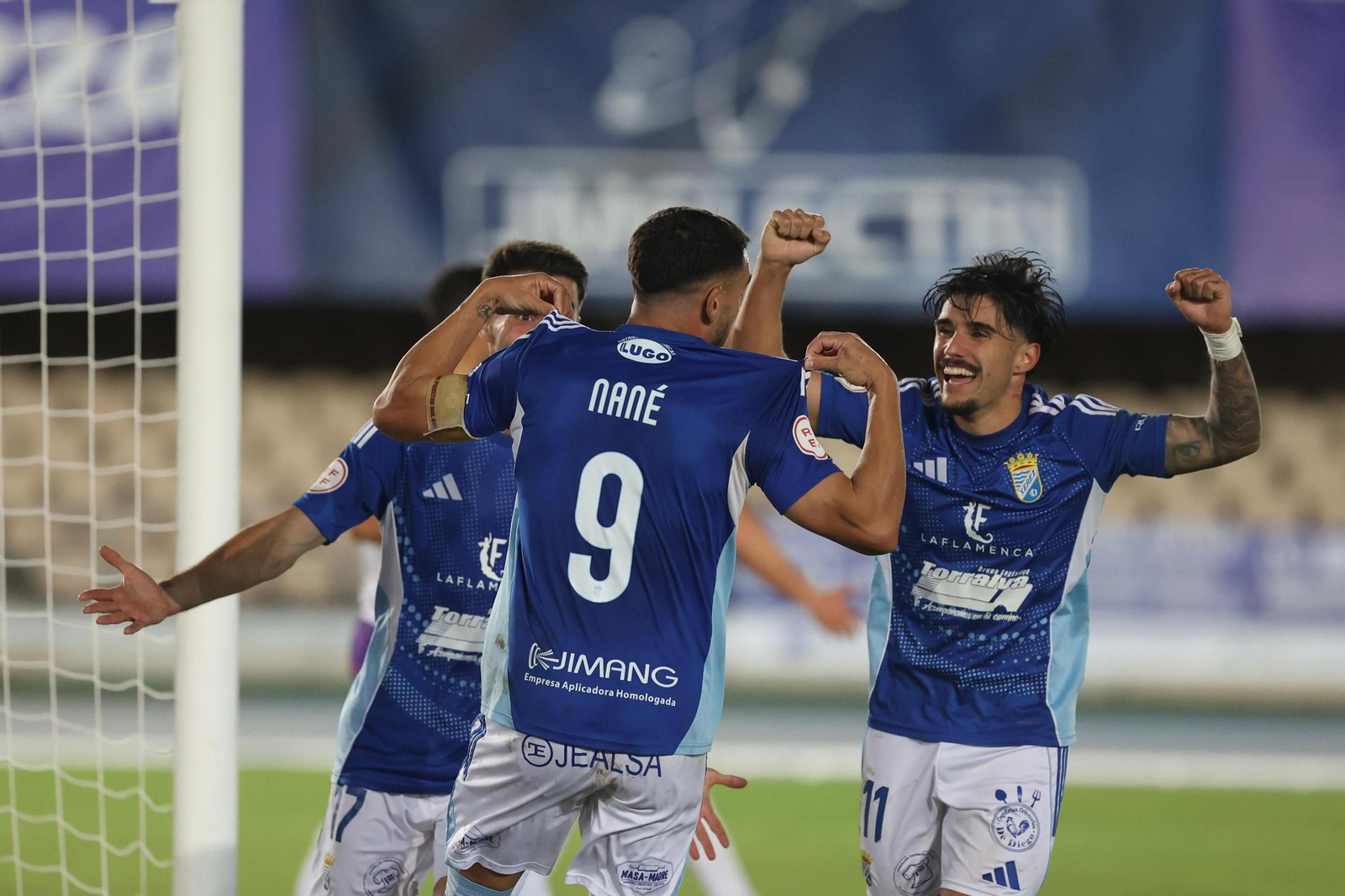 Nané muestra su nombre tras hacer el 1-0 del Xerez CD.