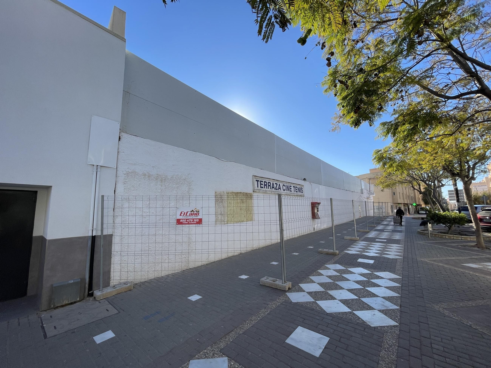 Las imágenes de la demolición del cine Tenis de Garrucha