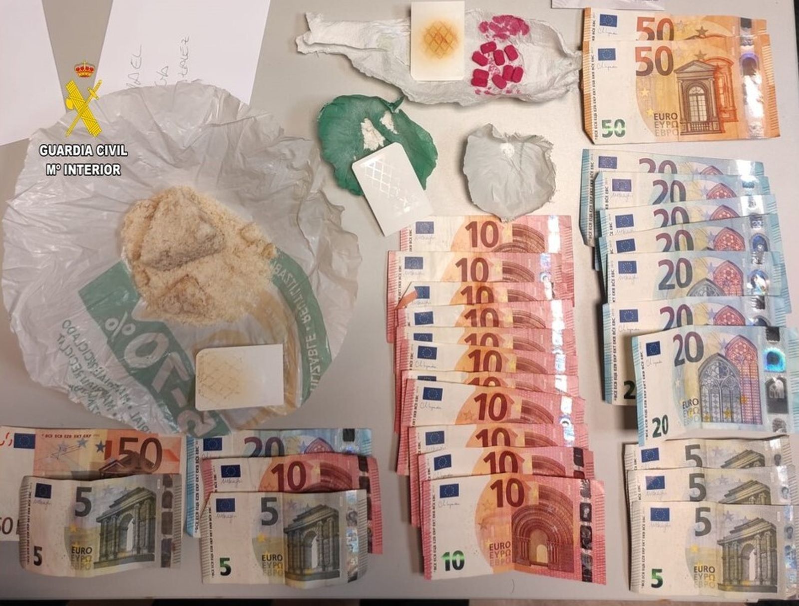 Parte del material intervenido.