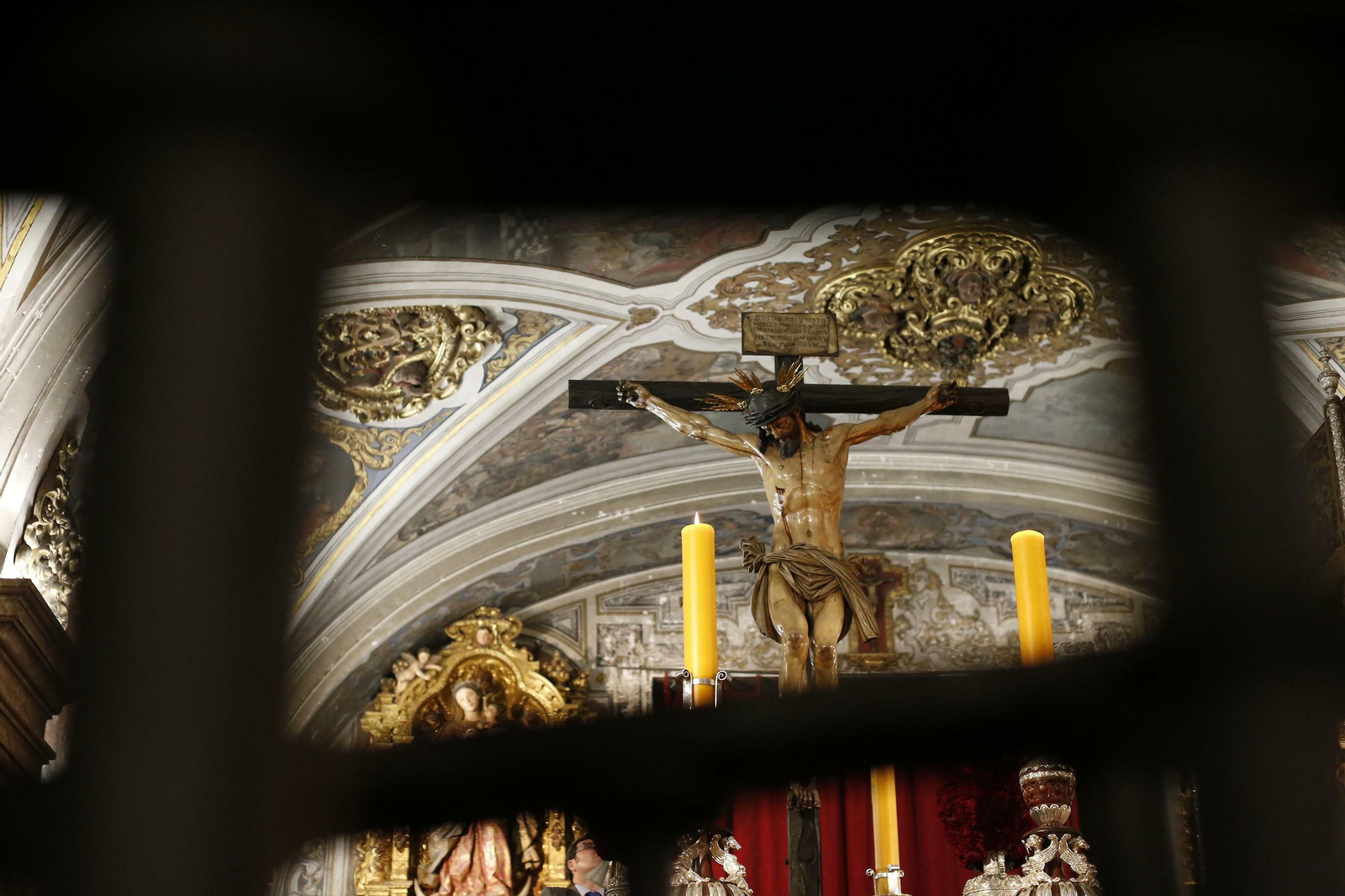 Colas en los templos a la espera de la Madrugá