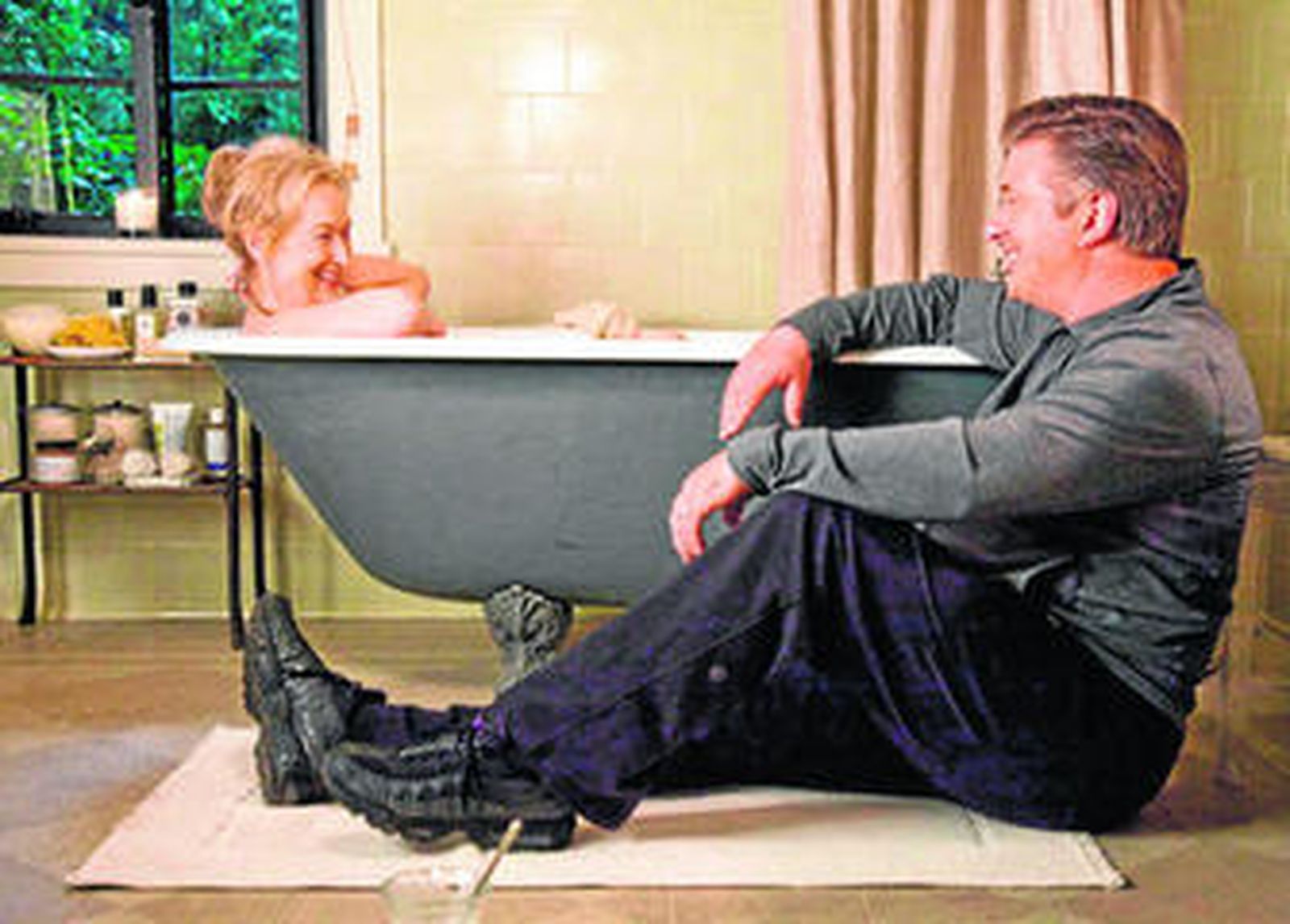 Meryl Streep y Alec Baldwin protagonizan 'No es tan fácil'.