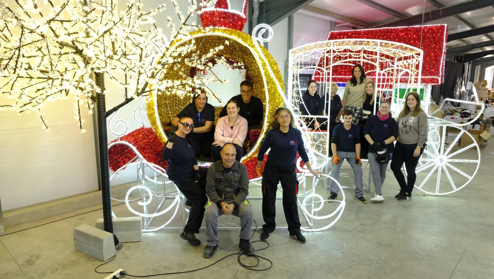 Desde Huécija a todo el mundo, Deconature, alegra la navidad con sus luces, en imágenes