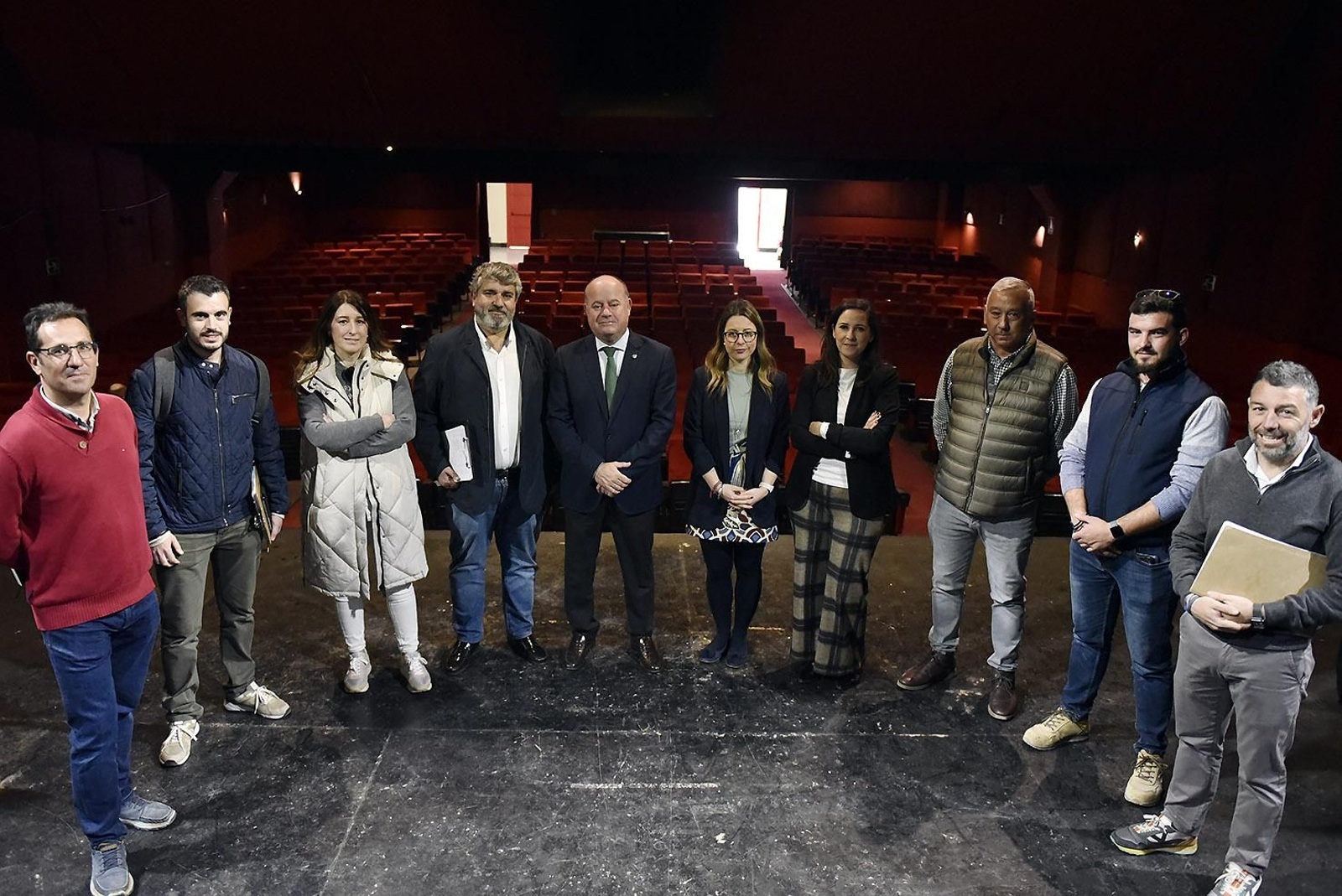 Visita a las instalaciones de responsables municipales y encargados de la obra.