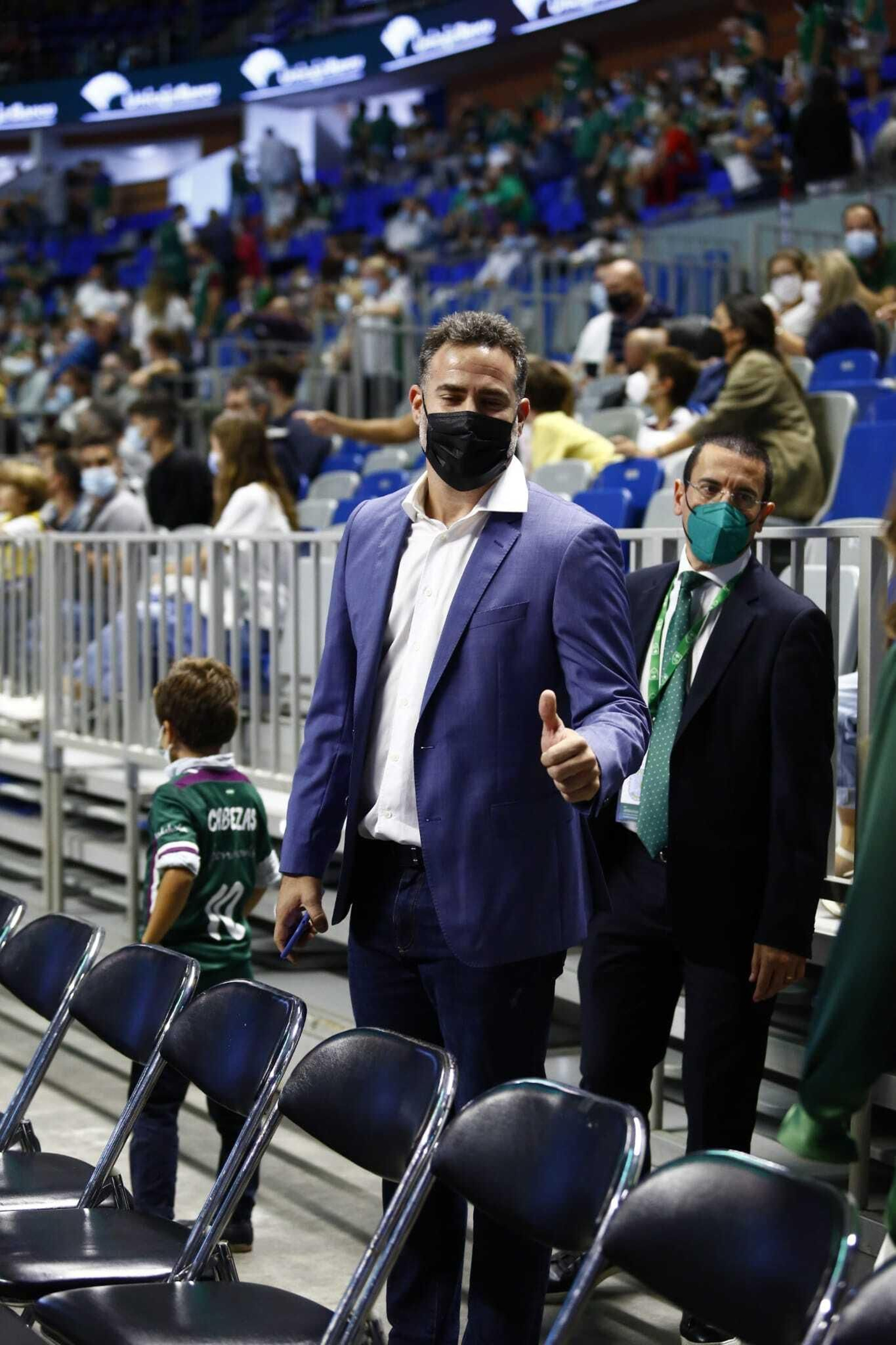 La retirada de la camiseta de Carlos Cabezas, en fotos