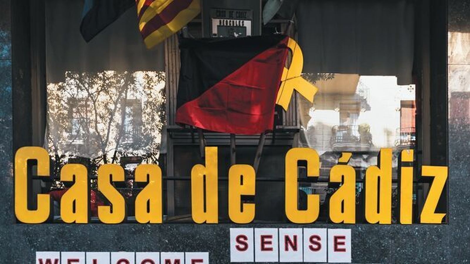 Imagen de la fachada del edificio en el que se ubica la Casa de Cádiz en Barcelona