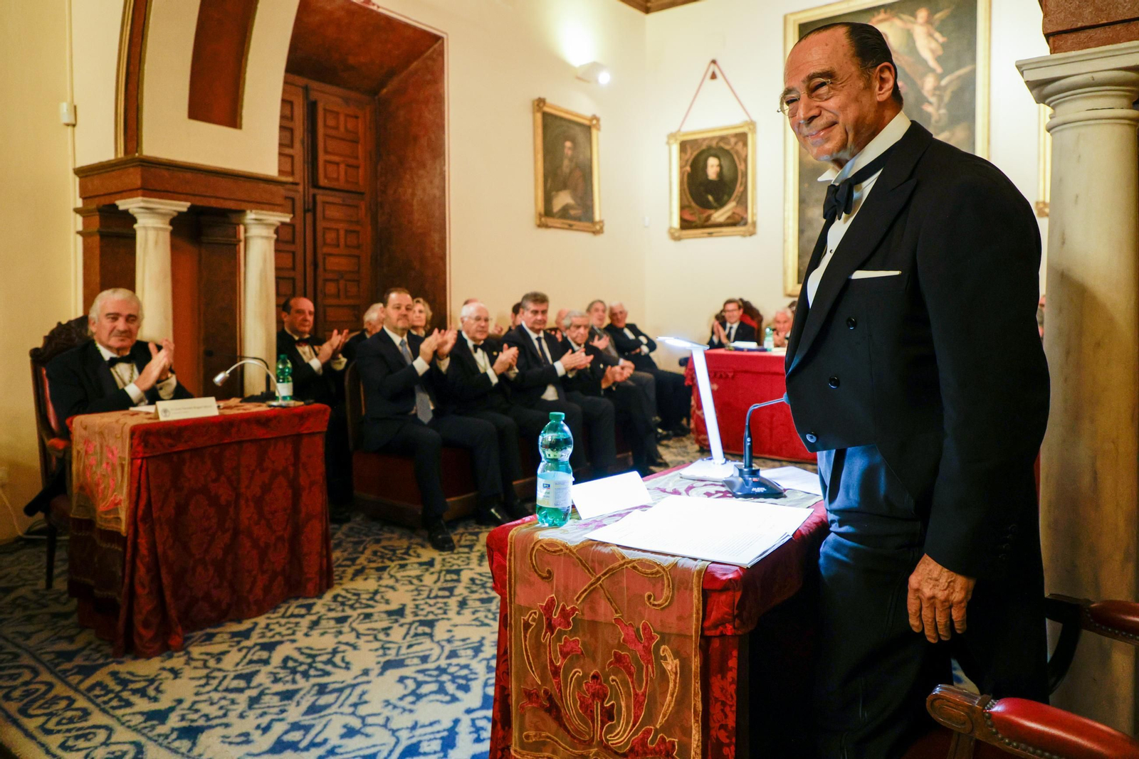 Las imágenes del ingreso en la Academia de Ciencias Sociales y del Medio Ambiente, Antonio Vázquez, apadrinado por José Damián Bogas