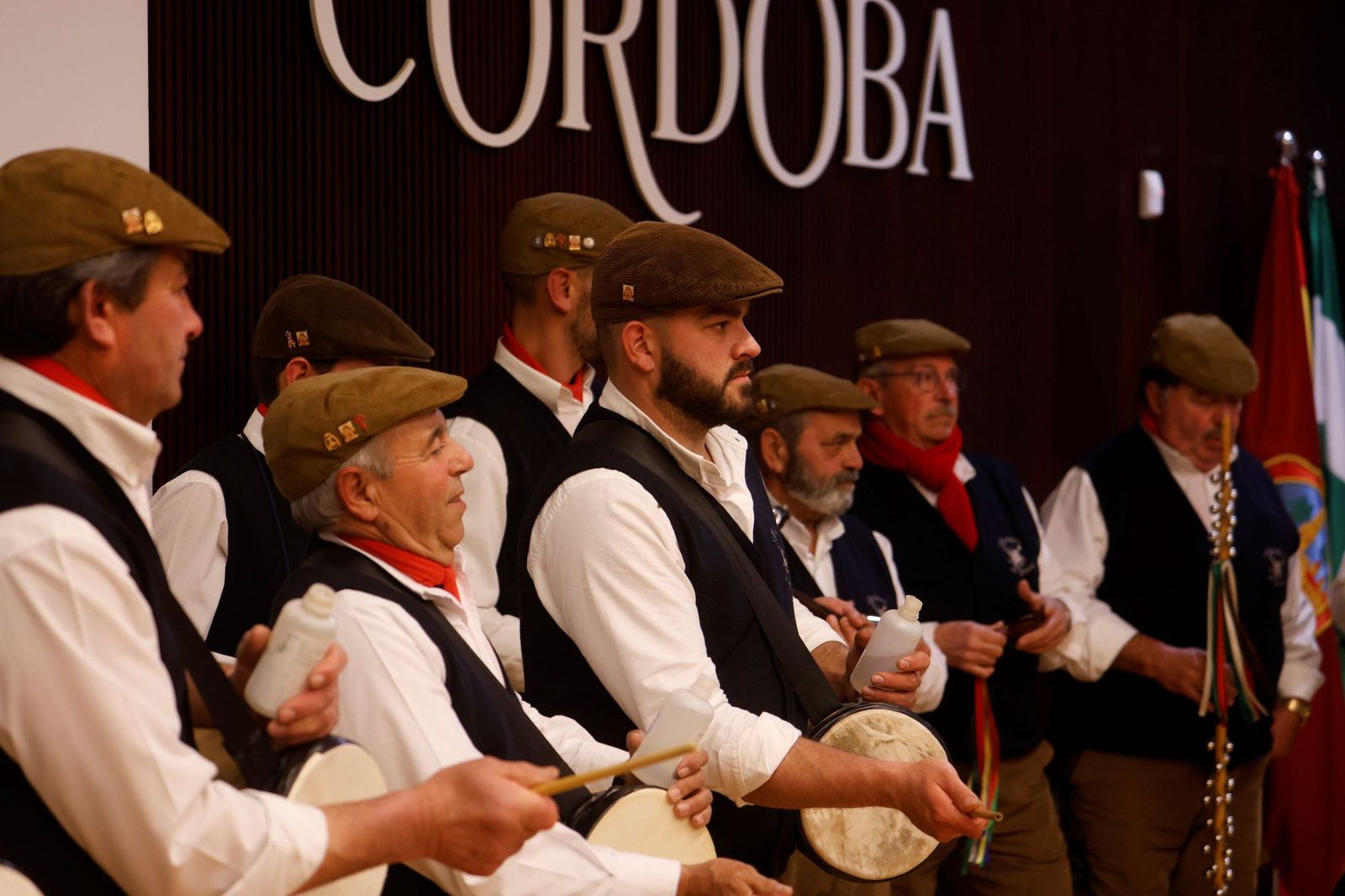 Los Mochileros de Gaena muestran su zambomba en Córdoba