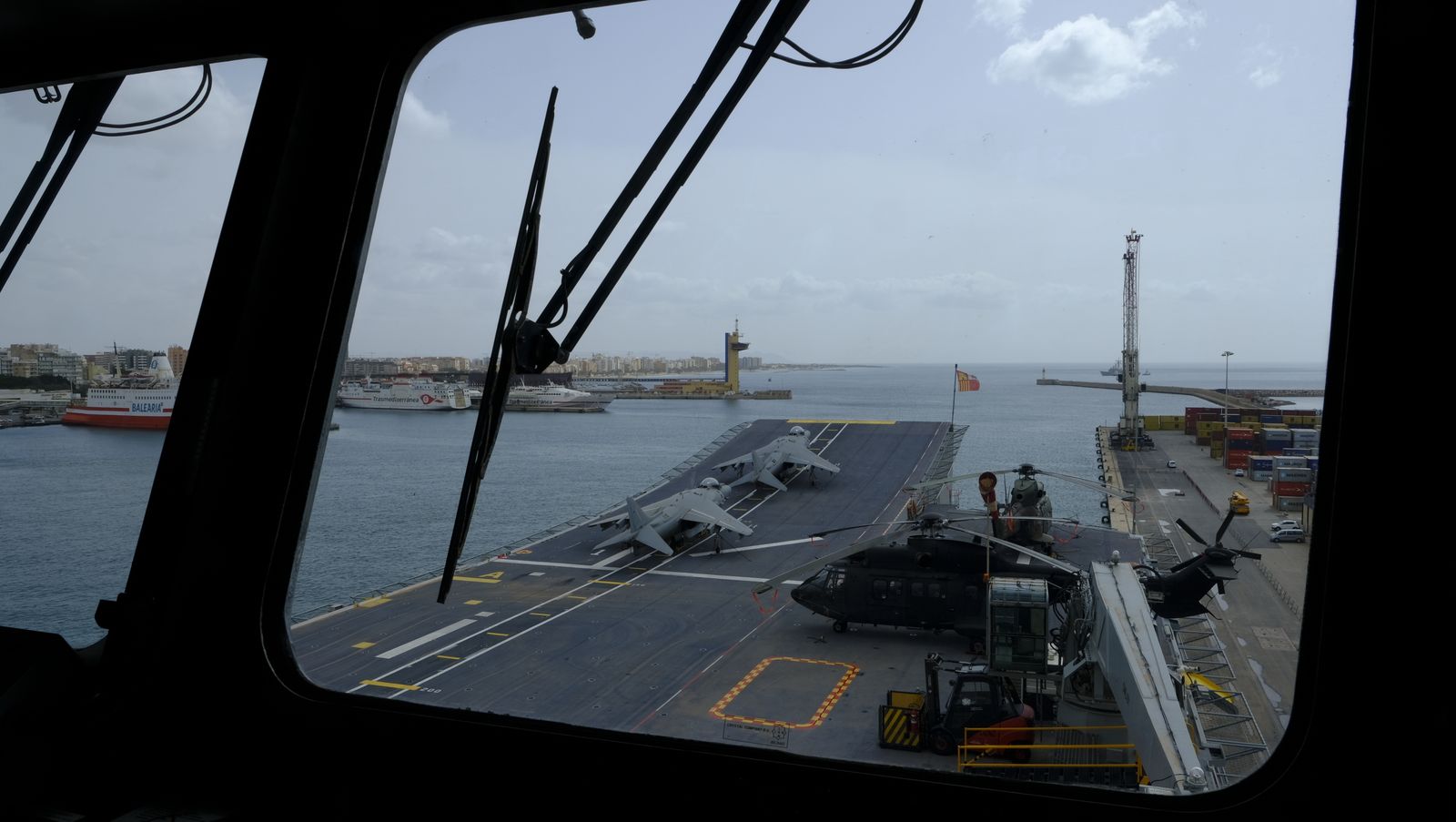 Fotogalería de la visita al portaaviones Juan Carlos I. Puerto de Almería.