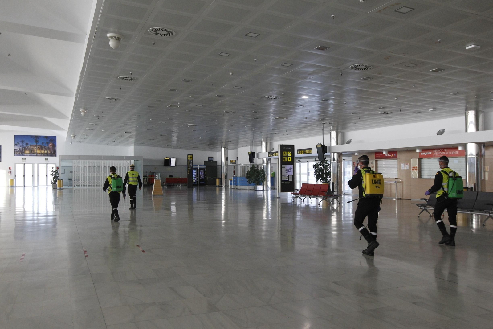 Fotogalería actuación INFOCA y UME por el coronavirus en Almería. Covid-19