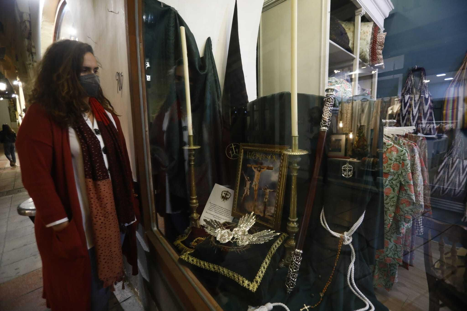 El comercio de Córdoba se engalana para la Pasión