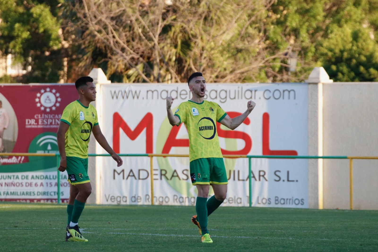 Forján (d) celebra un gol con la UD Los Barrios. Forján (d) celebra un gol con la UD Los Barrios.