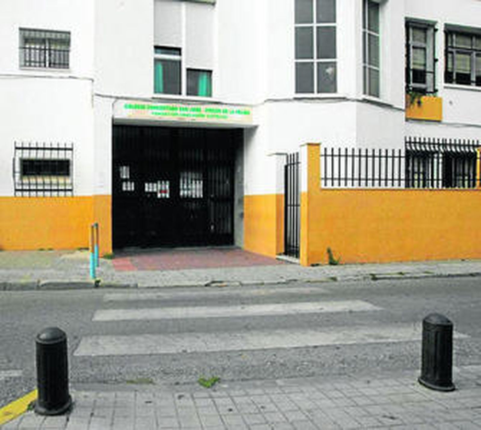 La puerta principal del colegio concertado San José-Virgen de la Palma.