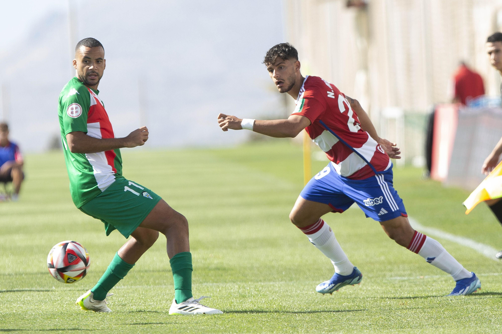 Las imágenes del encuentro entre el Recreativo Granada y el CD Alcoyano