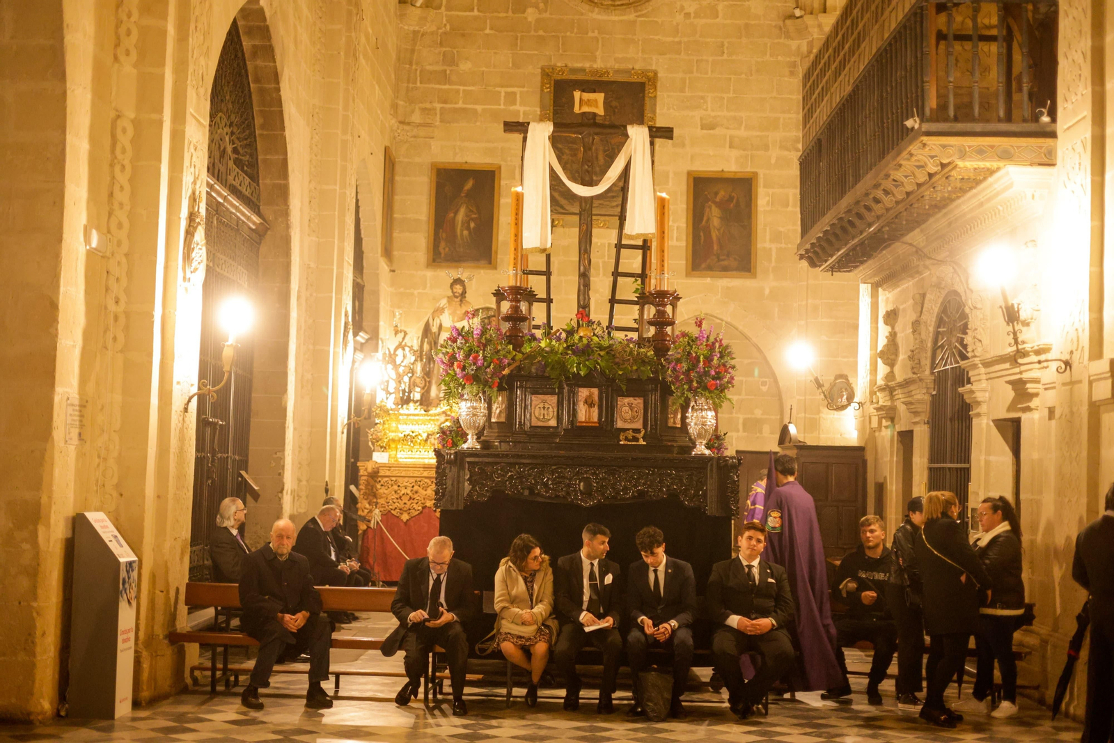 Las imágenes del Viernes Santo en El Puerto 2024. Soledad y Santo Entierro