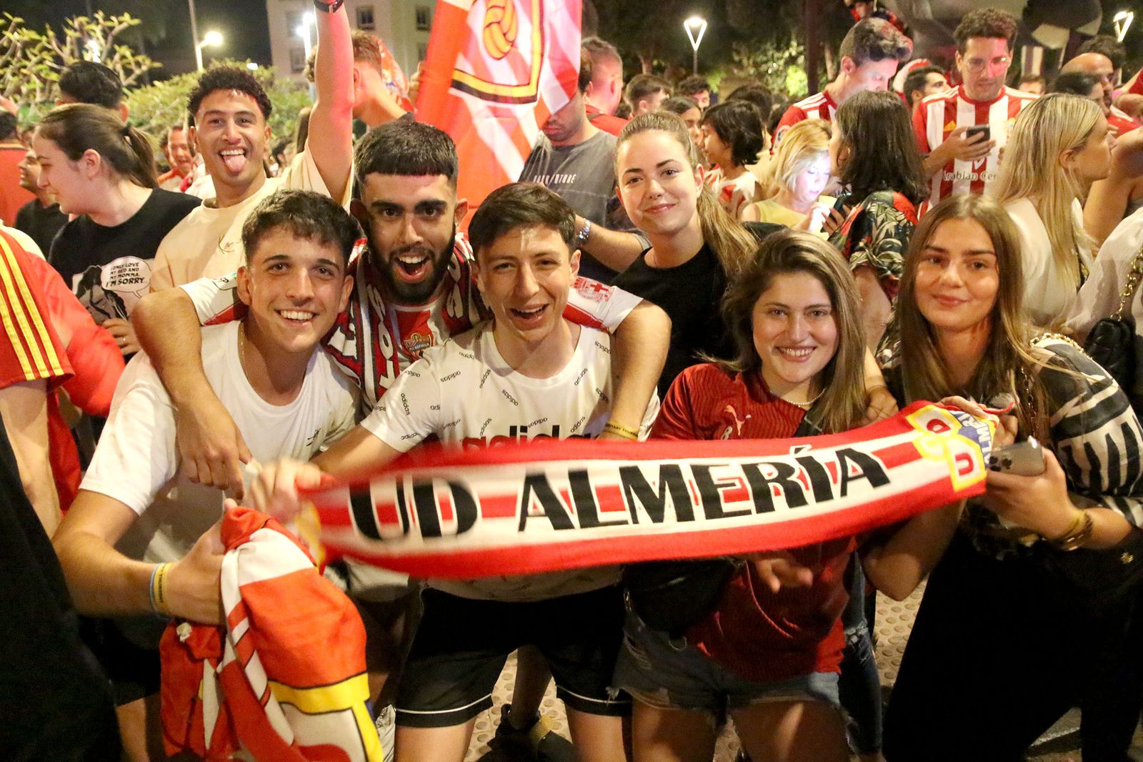 Las imágenes de la celebración del ascenso del Almería en la Plaza de las Velas