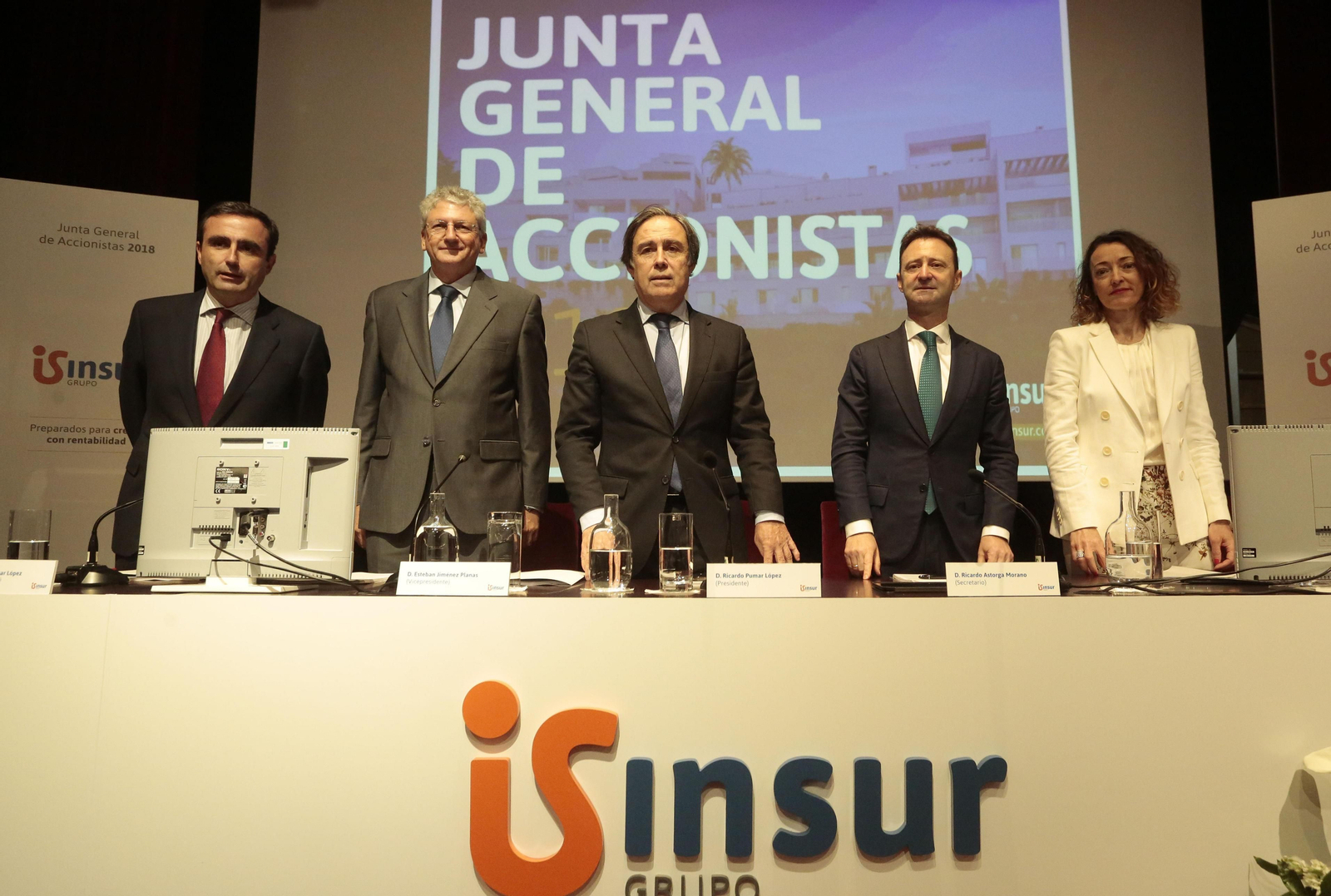 Asistentes a la junta general de accionistas de Grupo Insur.