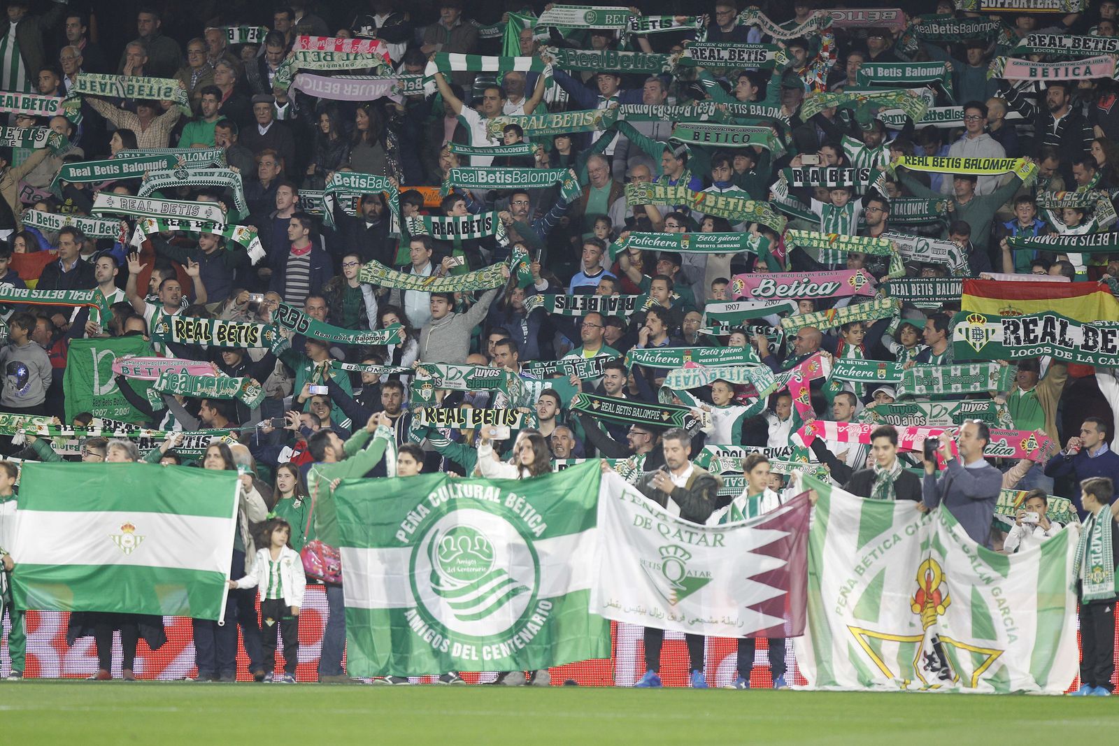 La afición del Betis en un partido ante el Girona.