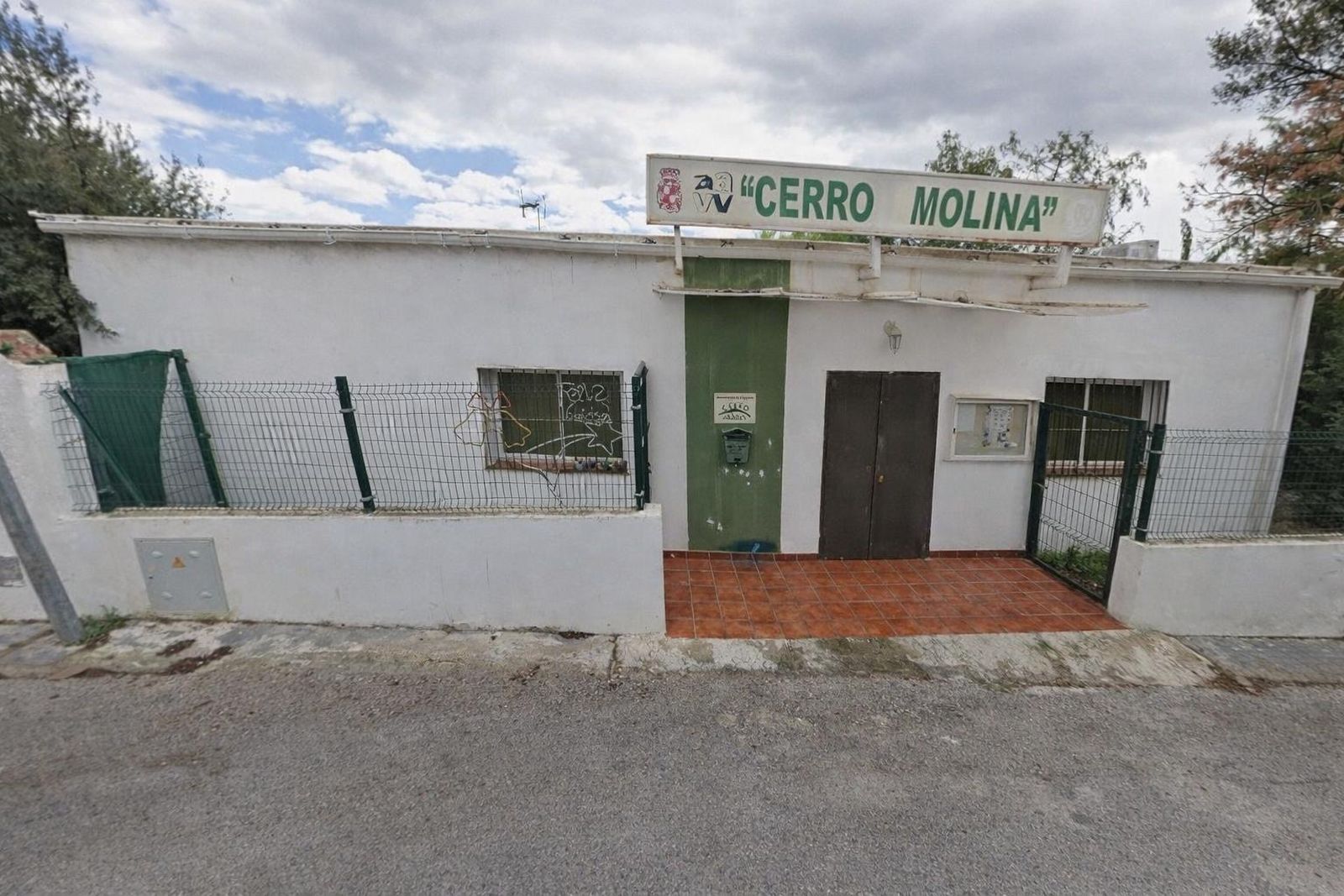 Fachada de la sede de la Asociación de vecinos Cerro Molina.