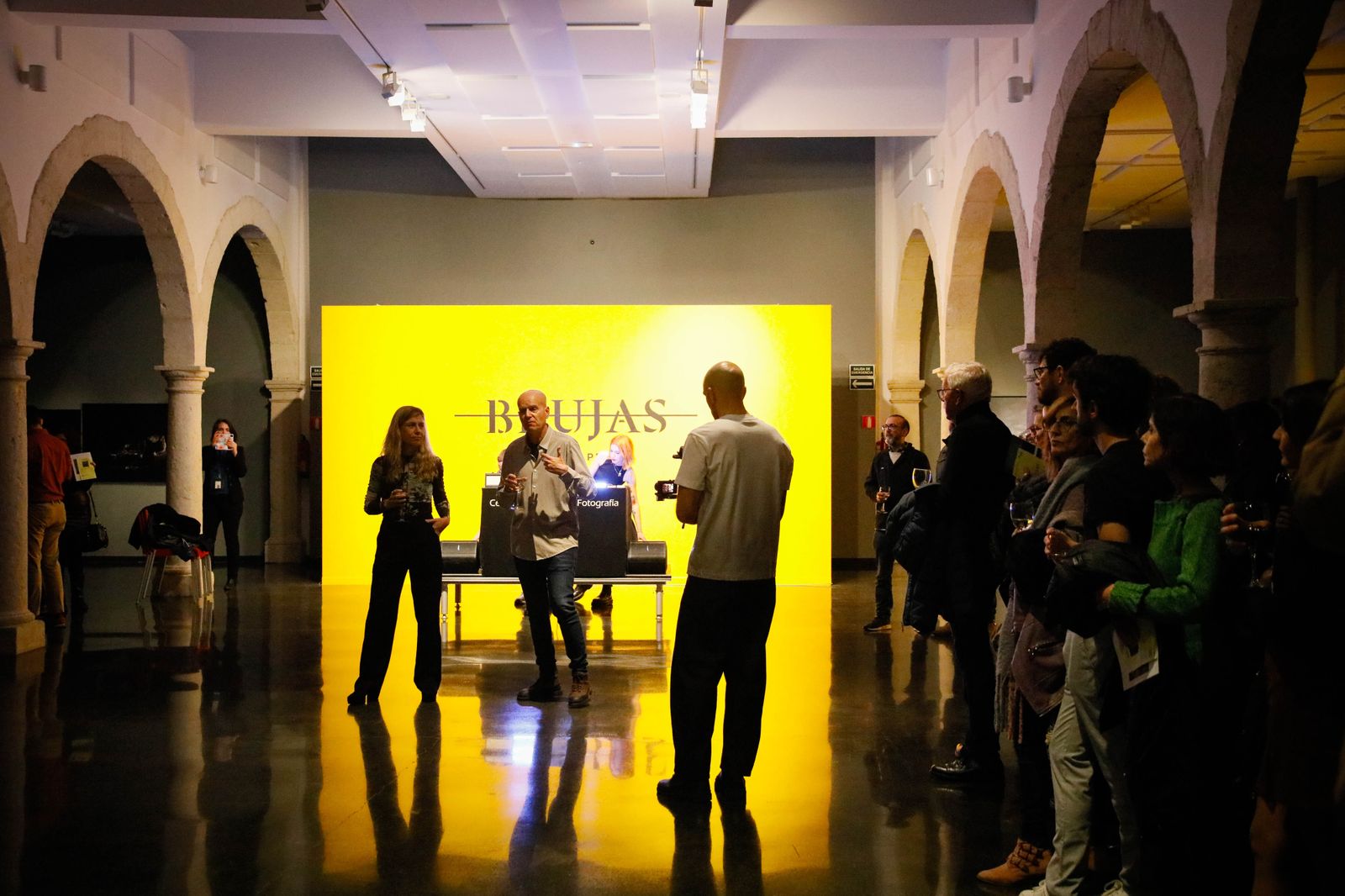 Te contamos en imágenes como ha sido el inicio de la exposición Brujas de Judith Prat