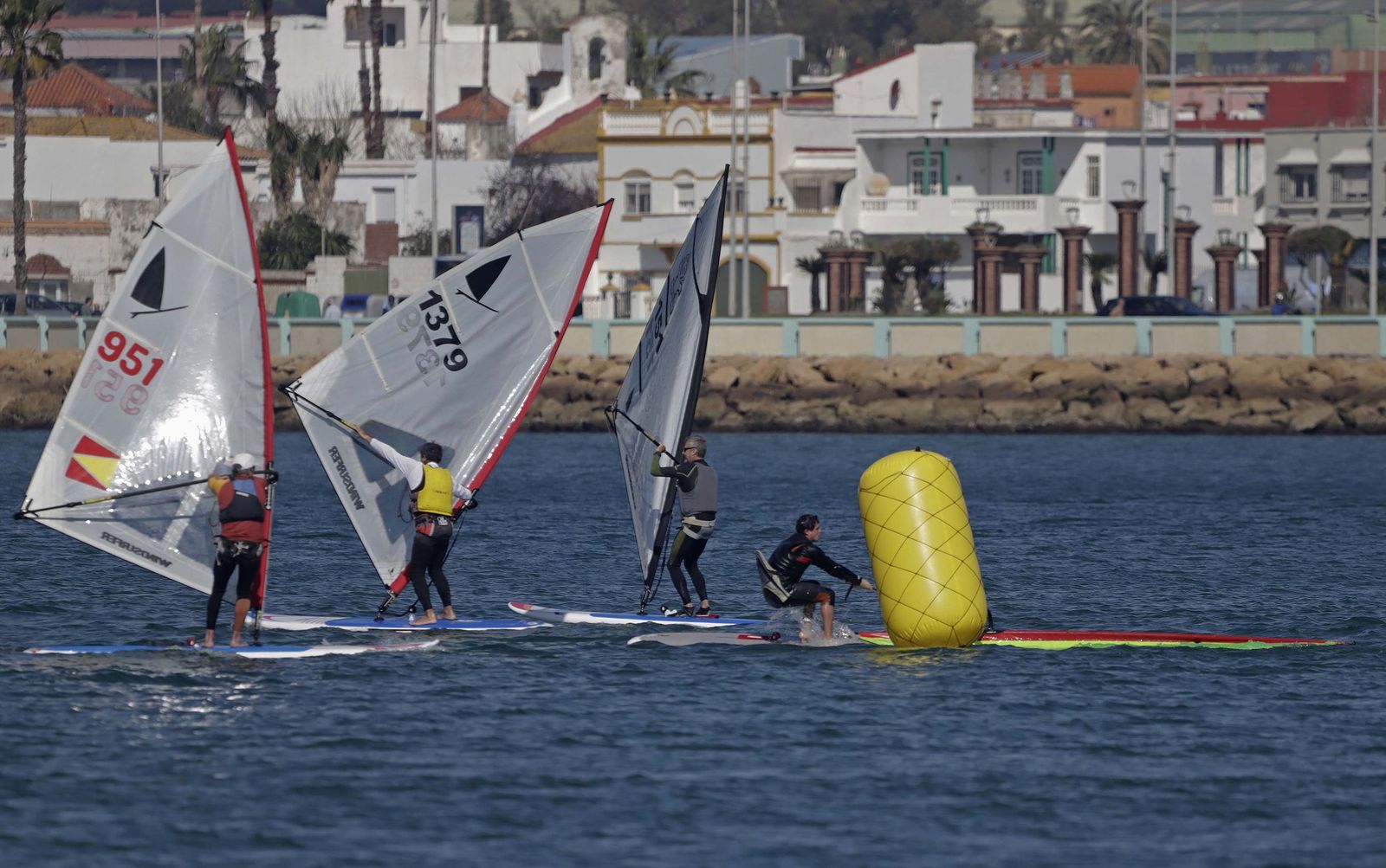 Las fotos de la segunda jornada opa de Andalucía de la clase Windsurfer, en La Línea