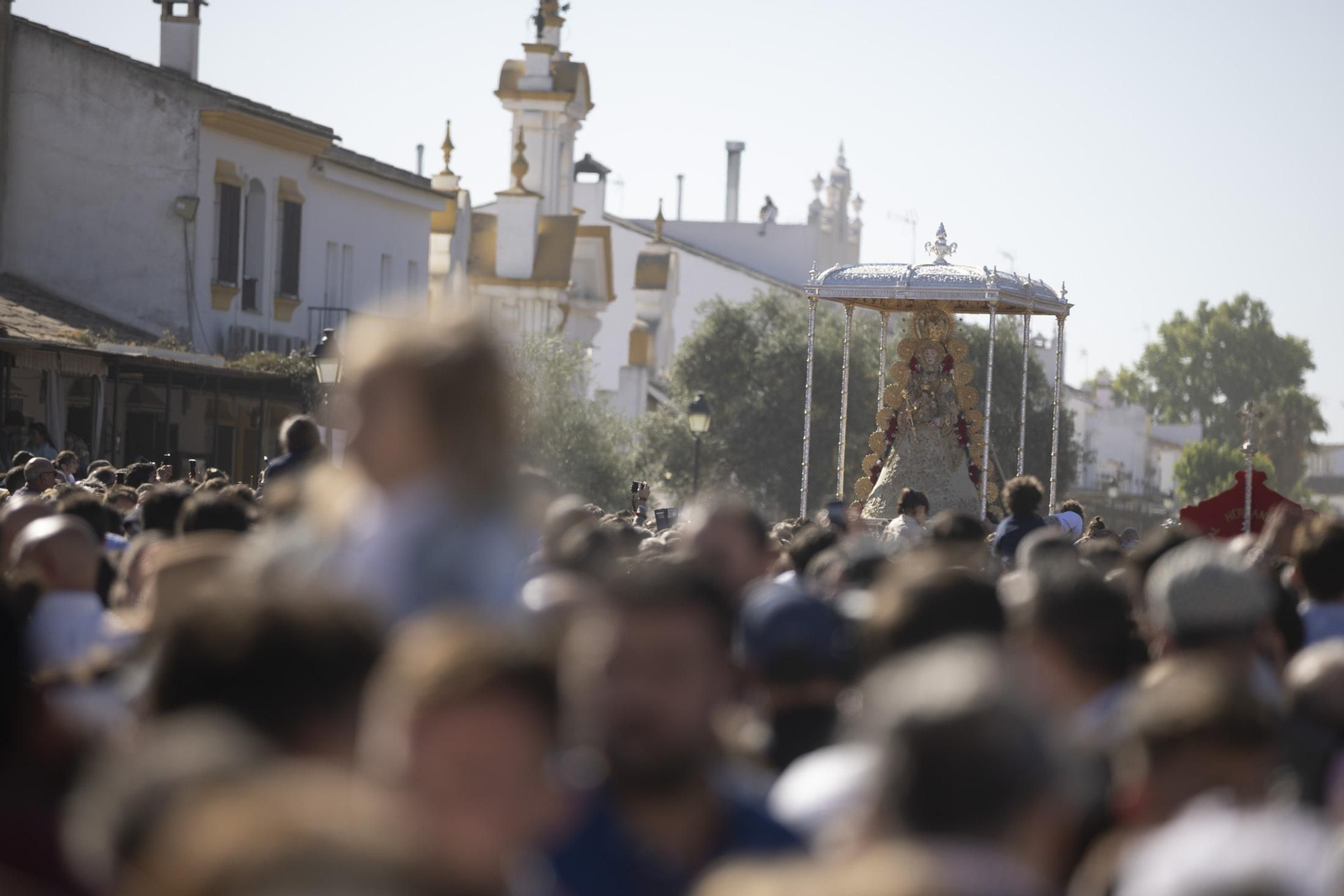 Las mejores imágenes de la procesión de la Virgen del Rocío en la aldea