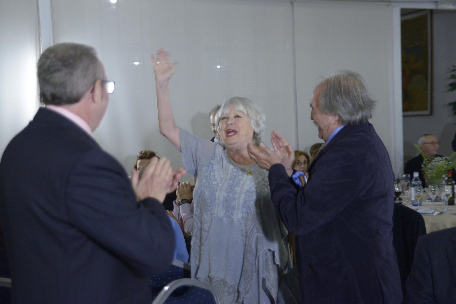 Jesús Melgar aplaude a Aída Power, anoche en el hotel Reina Cristina.