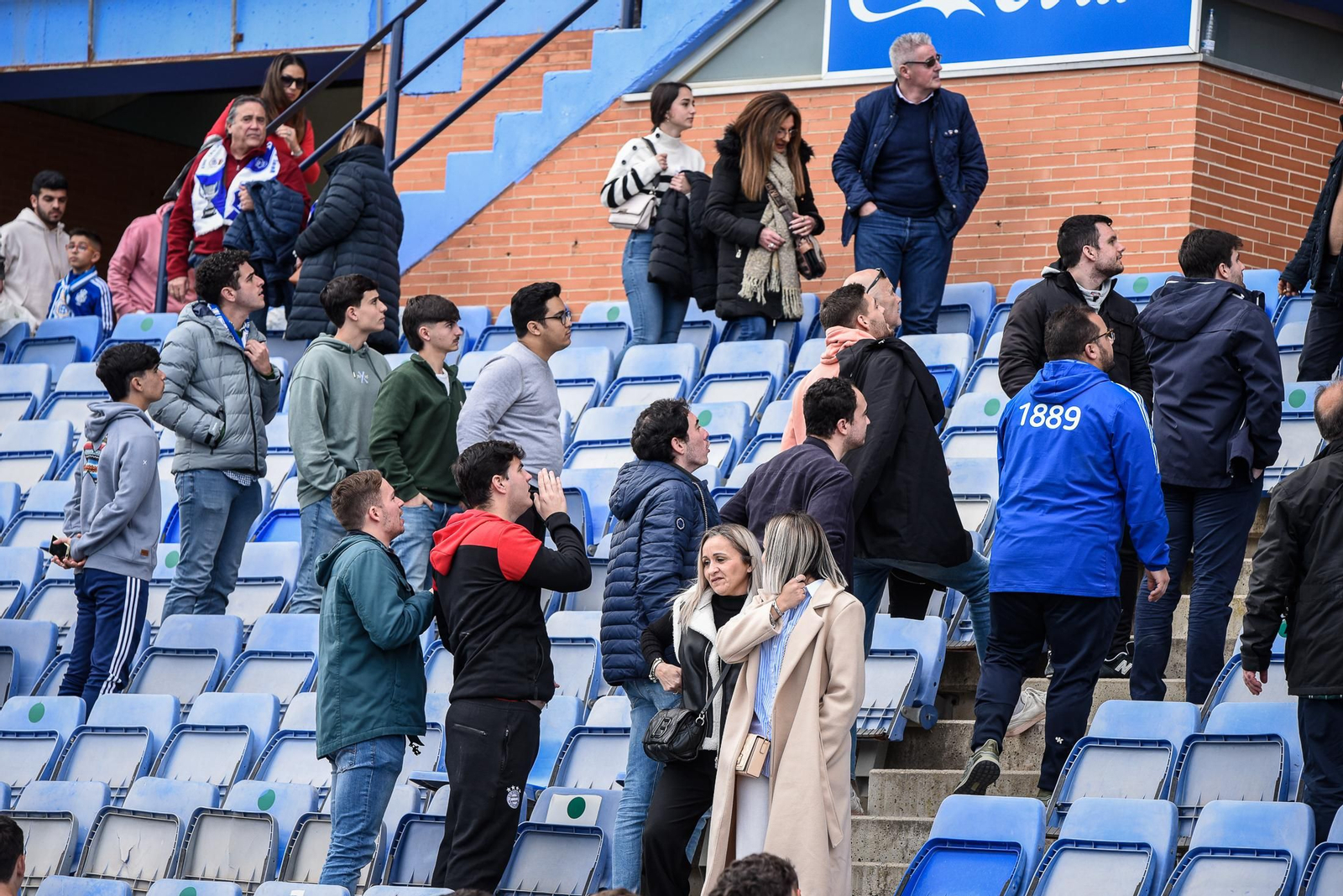 Imágenes de la afición en el Colombino en el Recreativo - Antequera