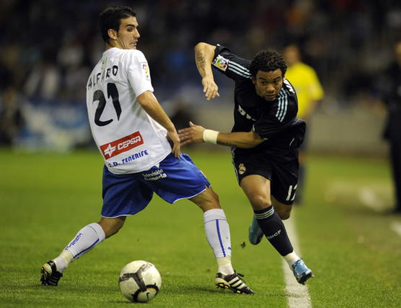 Los de Pellegrini golean al Tenerife en el Heleliodoro Rodríguez López con goles de Higuaín (dos), Kaká, Ronaldo y Raúl. / AFP · EFE · Reuters