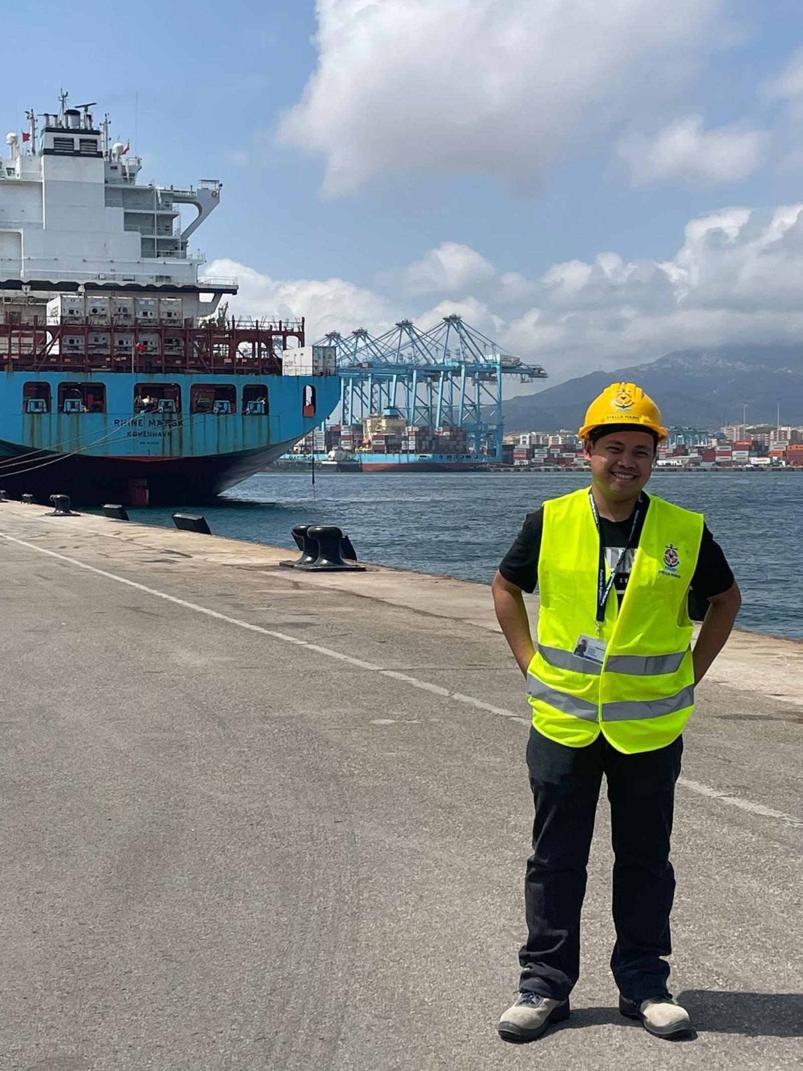 Postrano, at the Algeciras Port, with the Stella Maris helmet