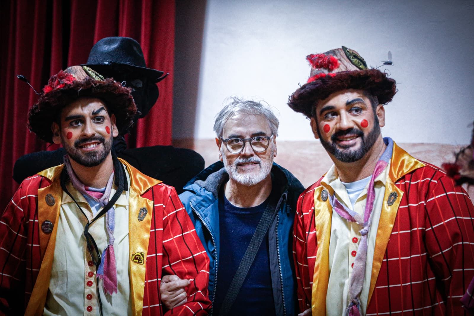 Lale Villegas, con su padre Gueli y su primo Juan Osorio, autores de la chirigota