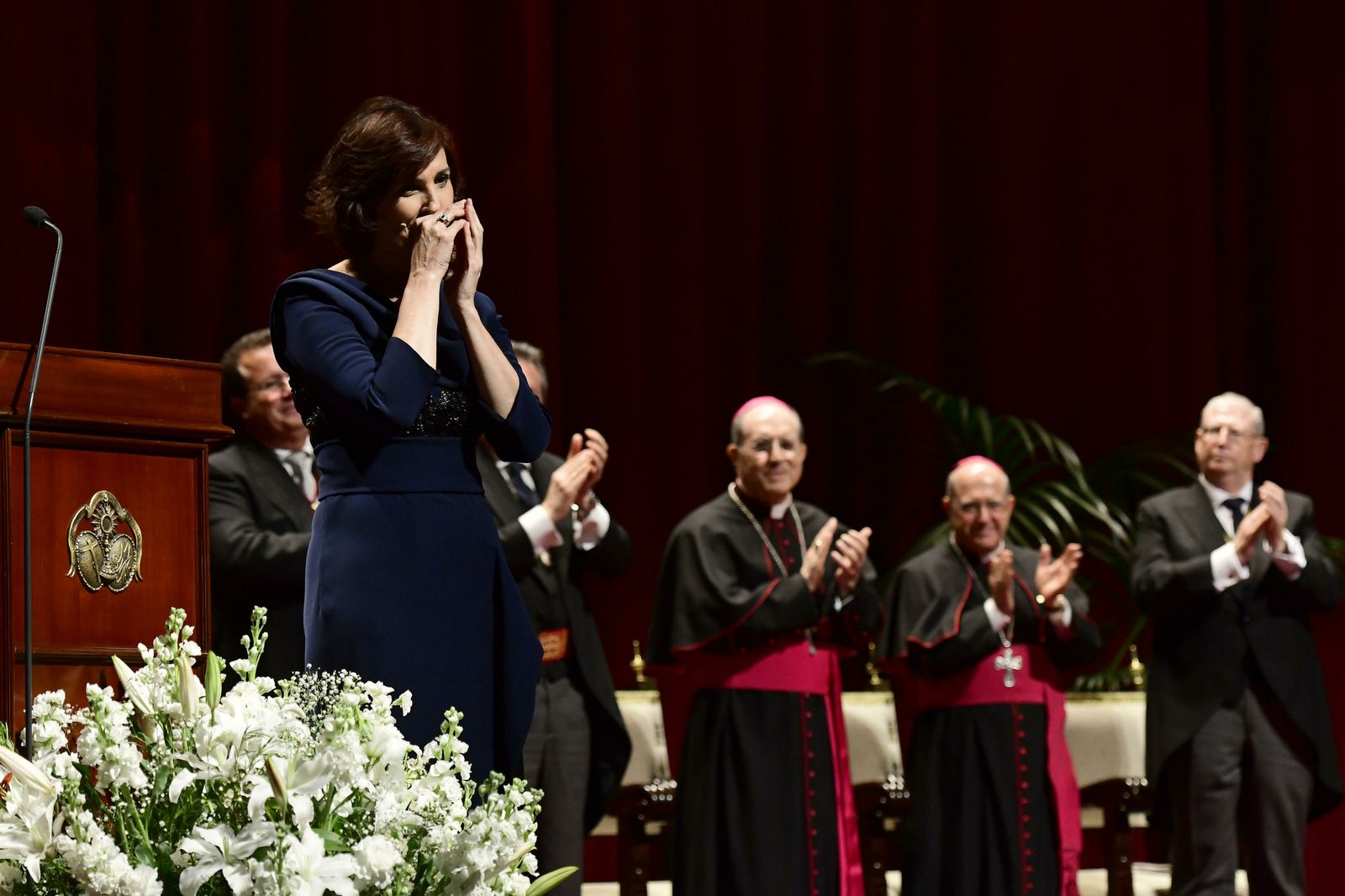 Charo Padilla agradeciendo los aplausos tras dar el pregón.