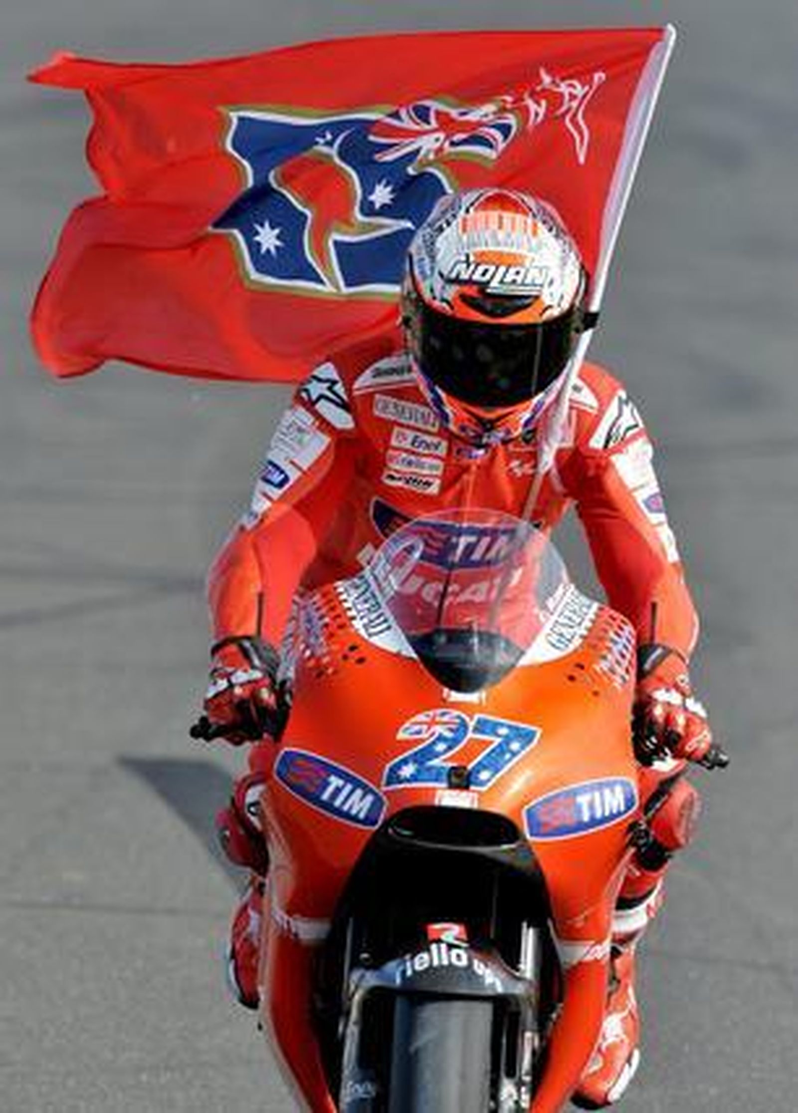 Stoner vuelve a imponer su ley en Australia y vence por delante de Lorenzo y Rossi.

Foto: EFE · AFP · Reuters