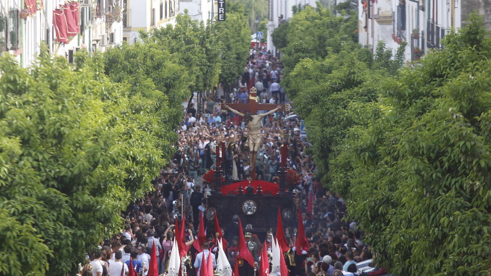 El Cristo de la Caridad, por la calle San Fernando.