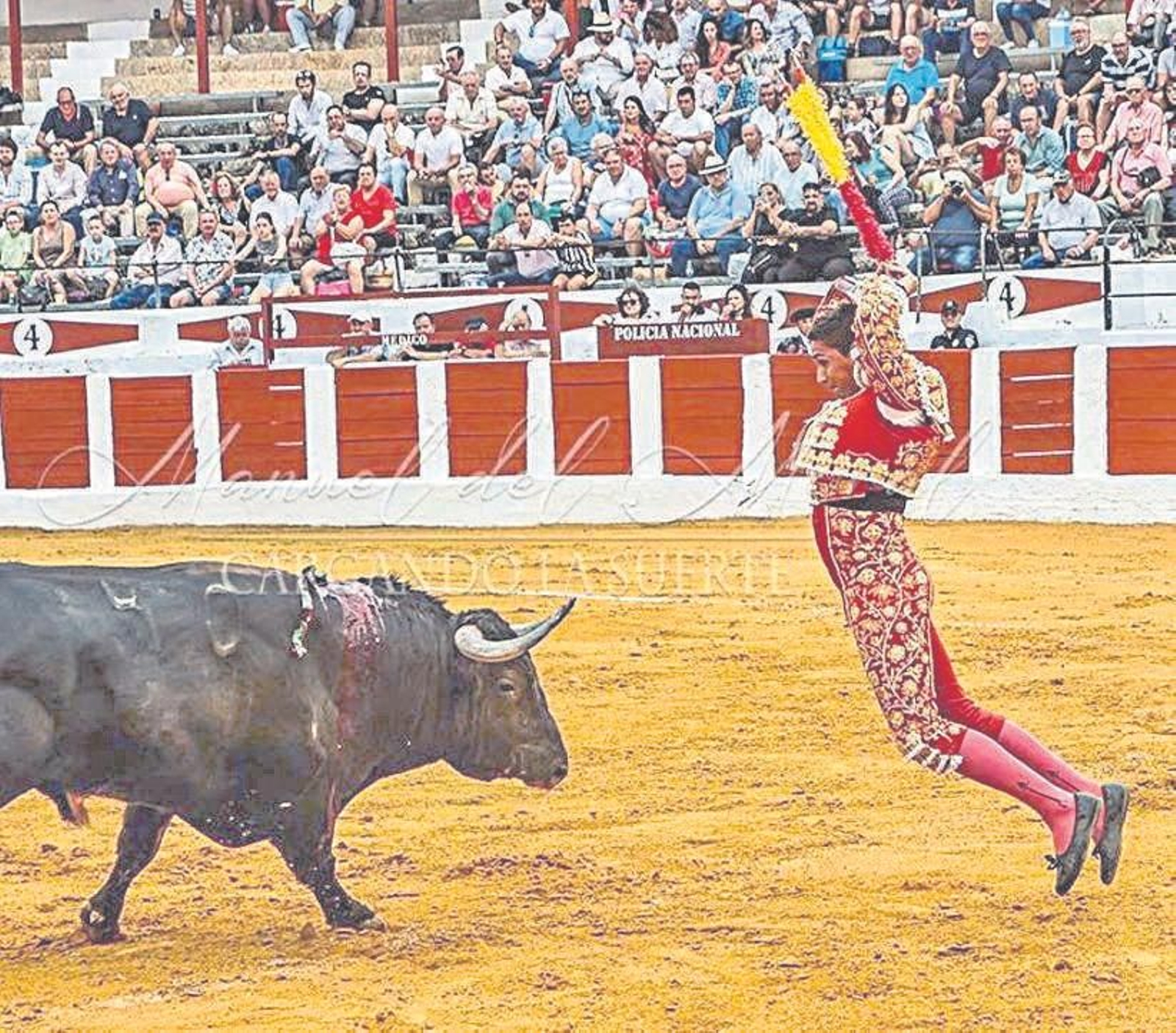 Espectacular par de banderillas del torero almeriense.