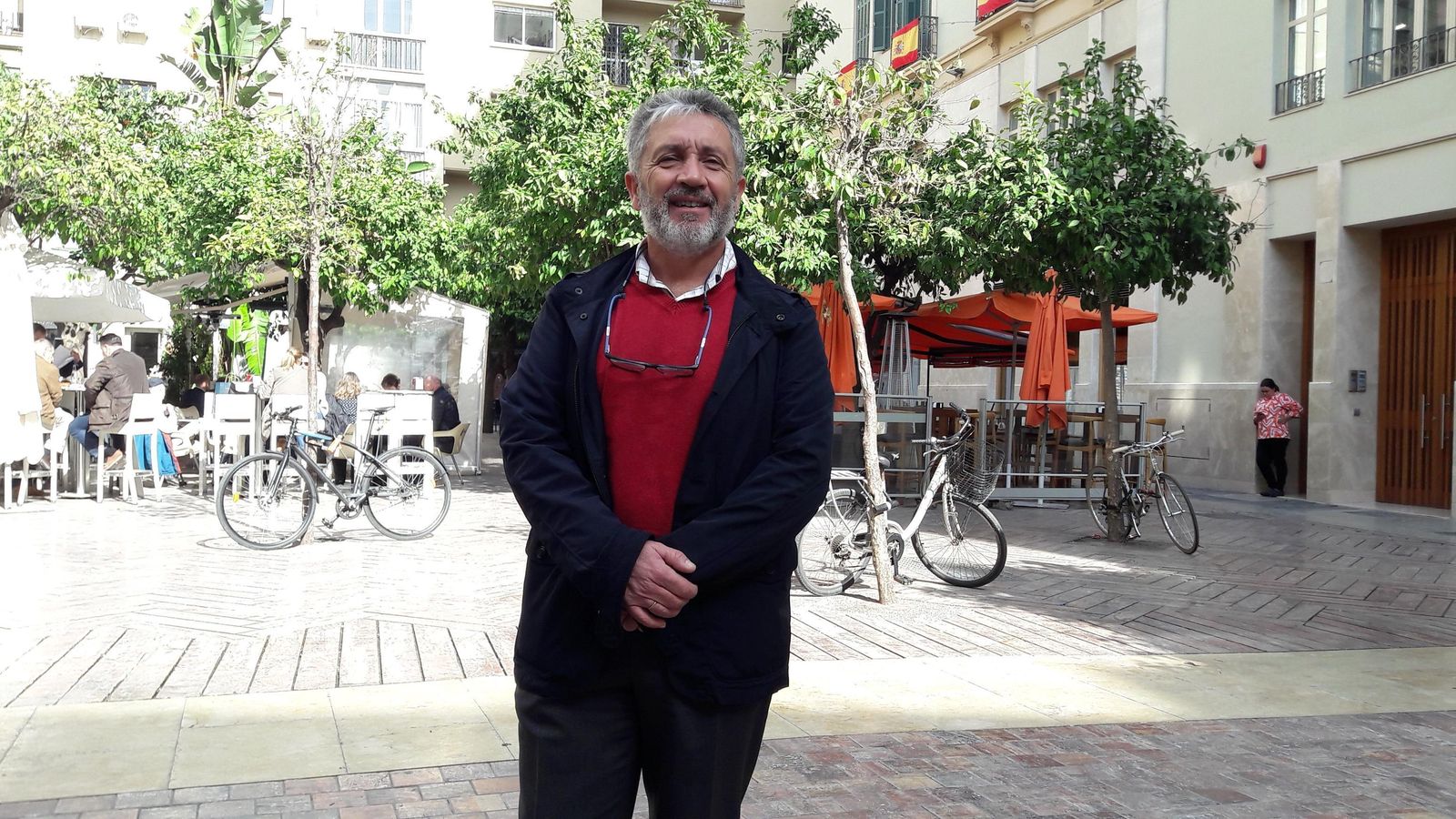 José Antonio Pérez posa en la plaza de las Flores momentos antes de la entrevista con este diario.