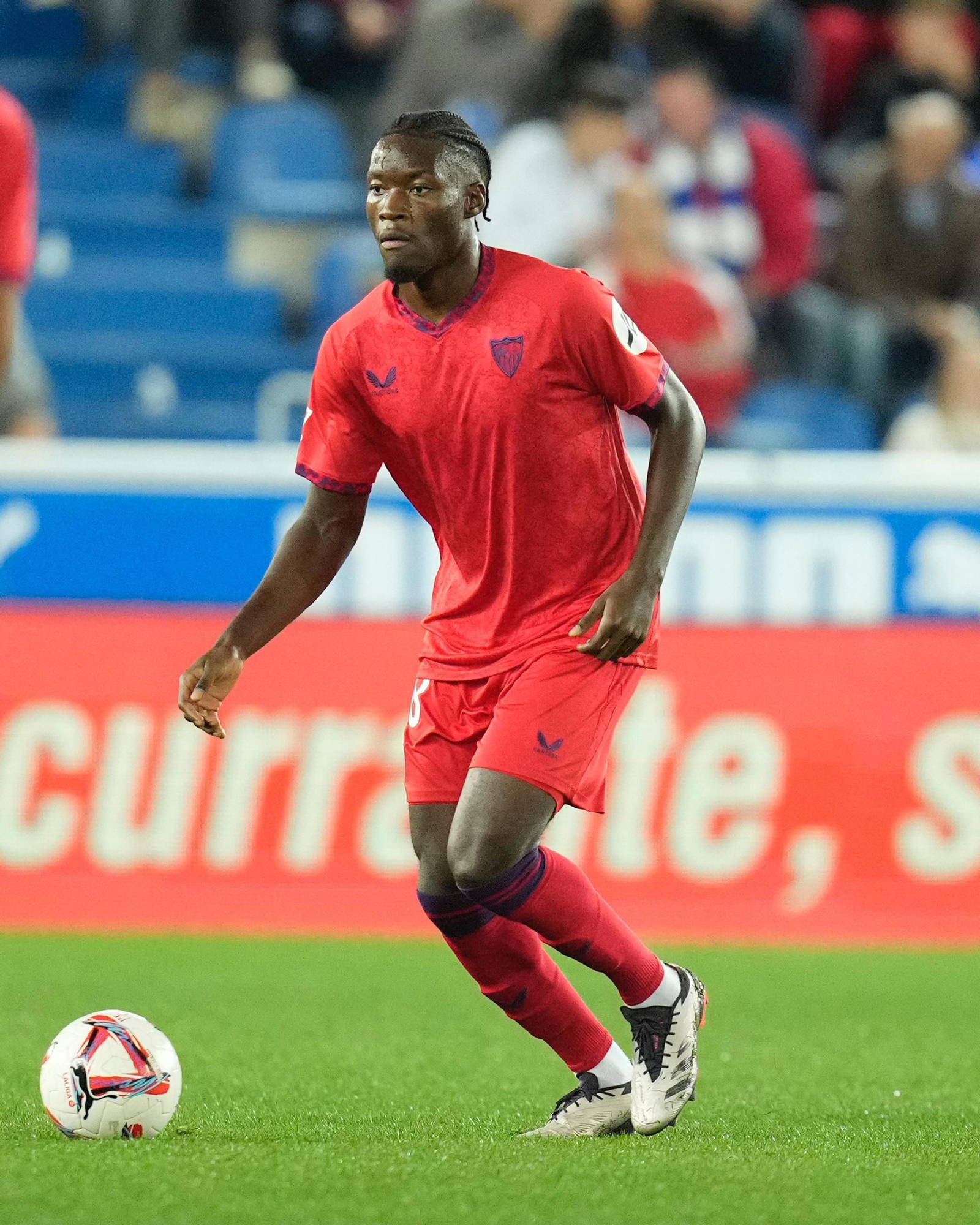 Agoumé controla una pelota en Mendizorroza