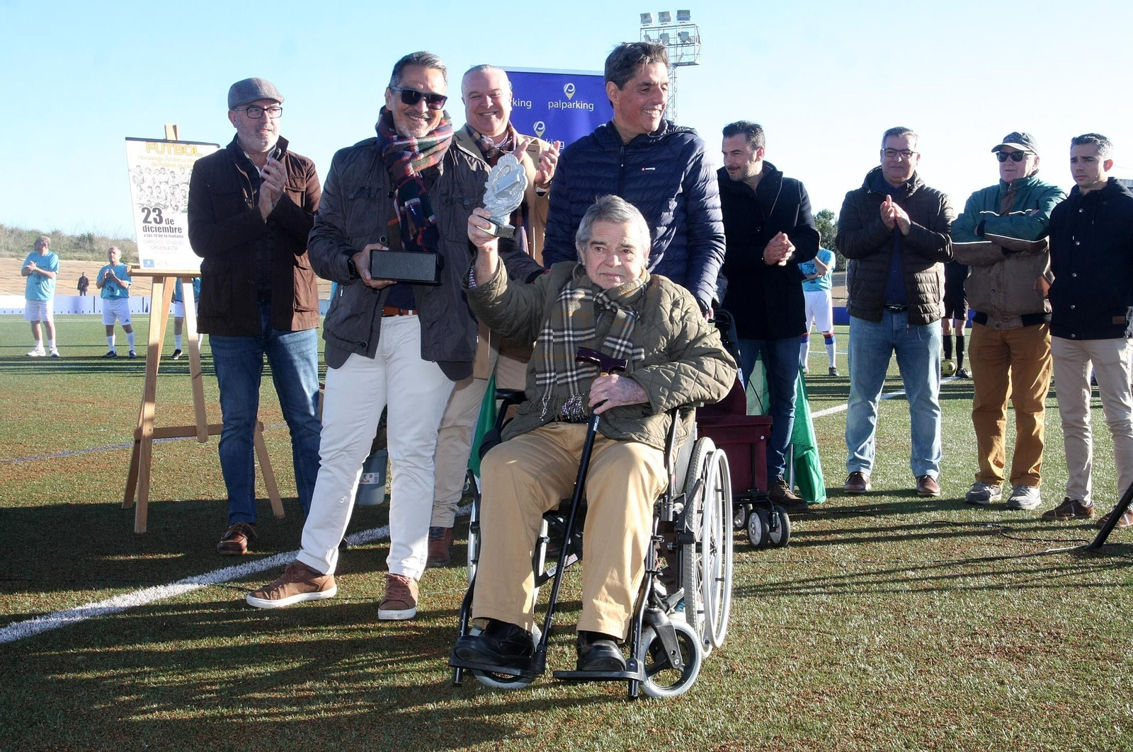Imágenes del partido homenaje a los árbitros históricos de fútbol de Huelva