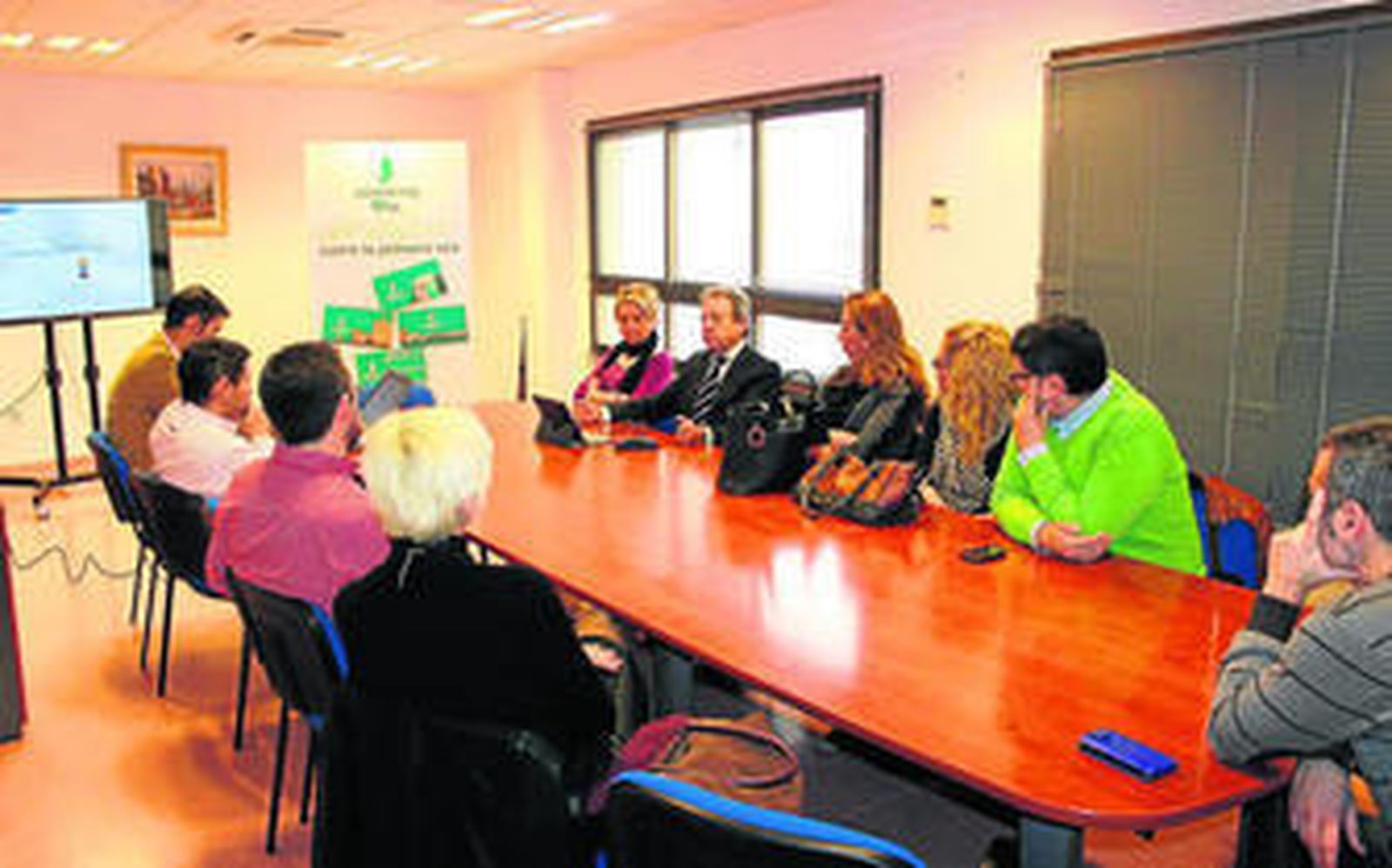 Durante el encuentro, Cabrera le ha pasado el testigo a los comerciantes para que abanderen el proyecto.