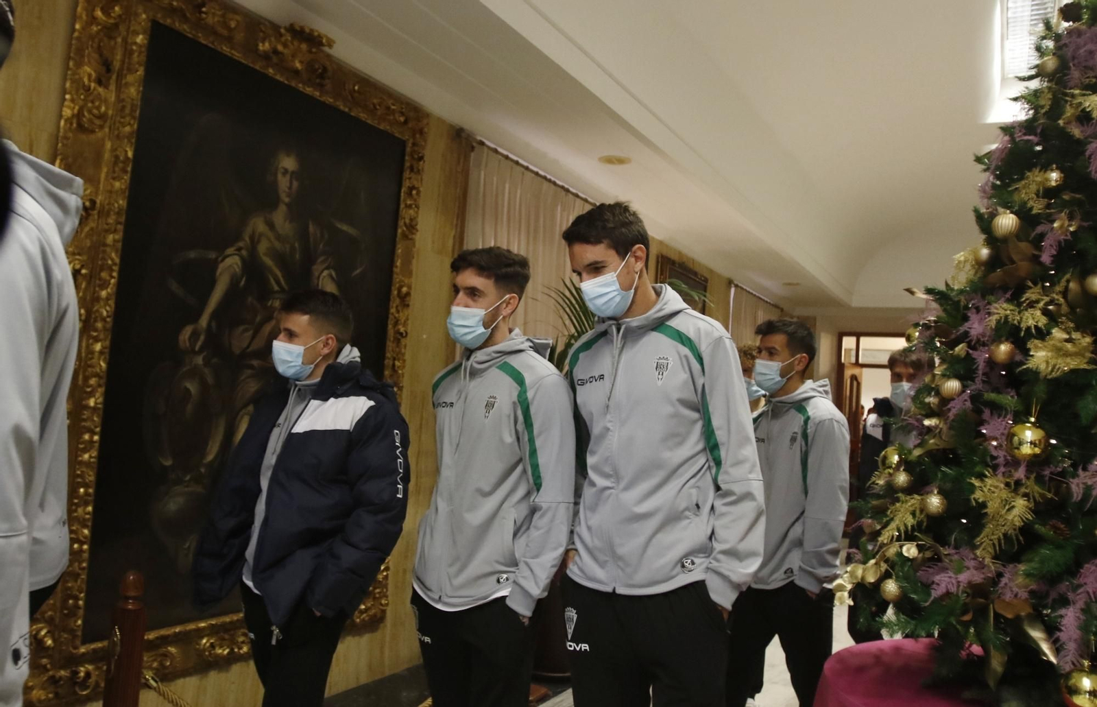 Las imágenes de la visita del Córdoba CF al Ayuntamiento tras ganar la Copa RFEF