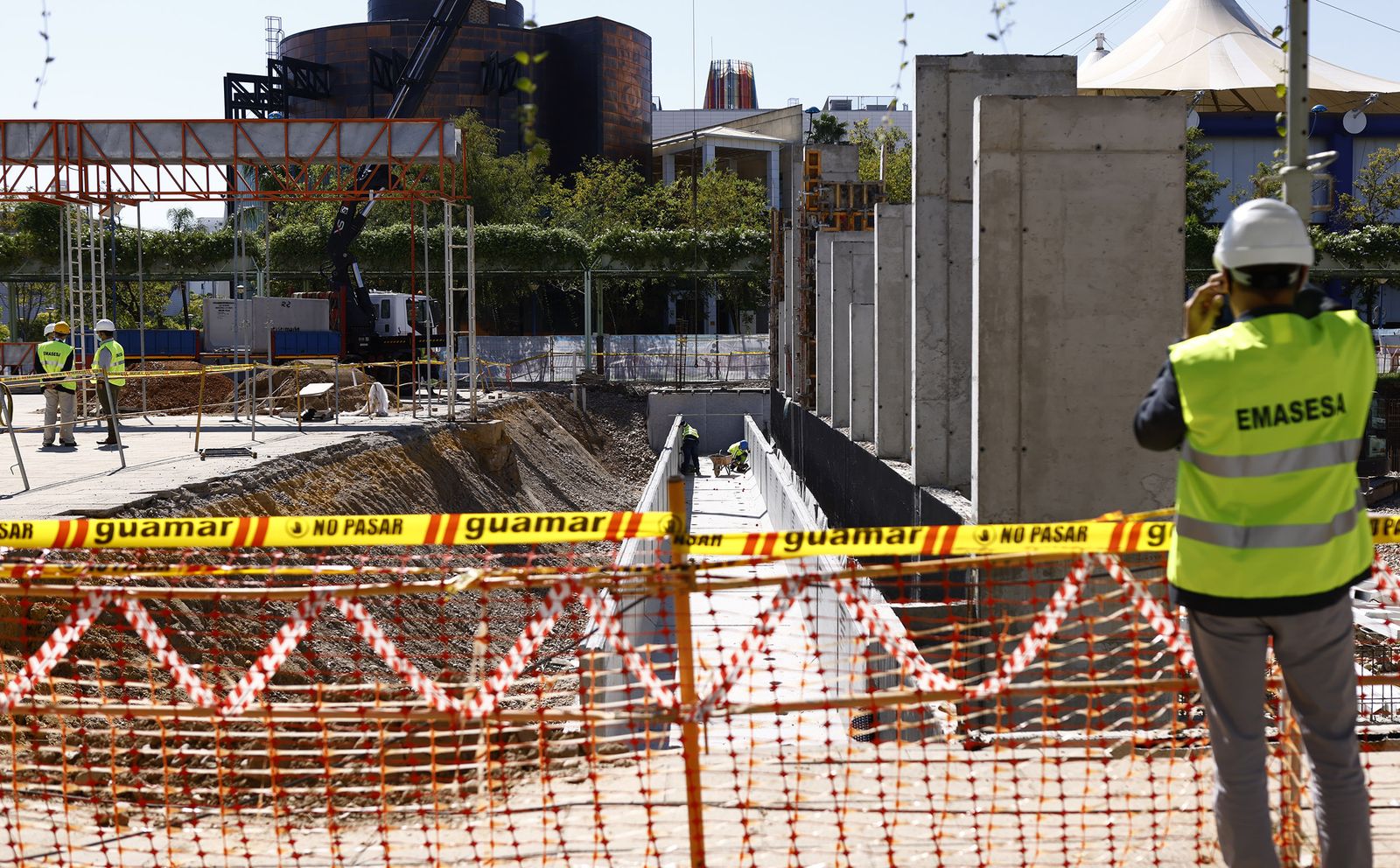 Obras de Emasesa en Sevilla, en una imagen de archivo.