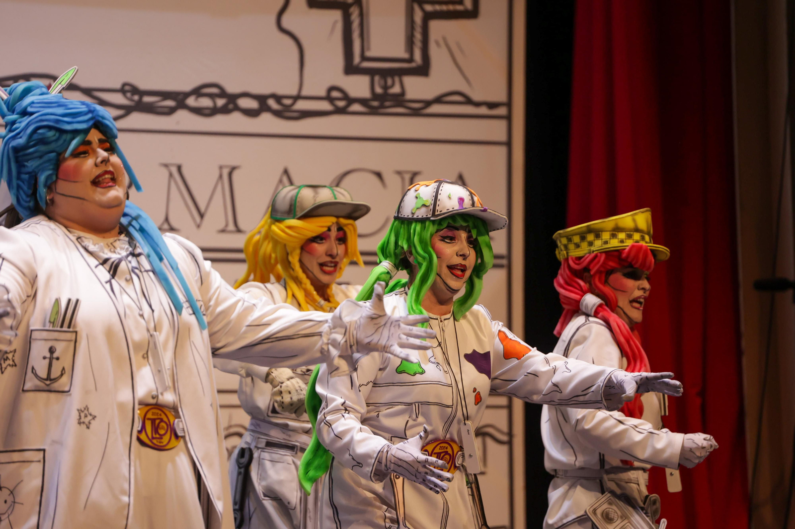 Imágenes de la actuación de la comparsa de Huelva "La Tinta Obrera" en las semifinales del Carnaval Colombino