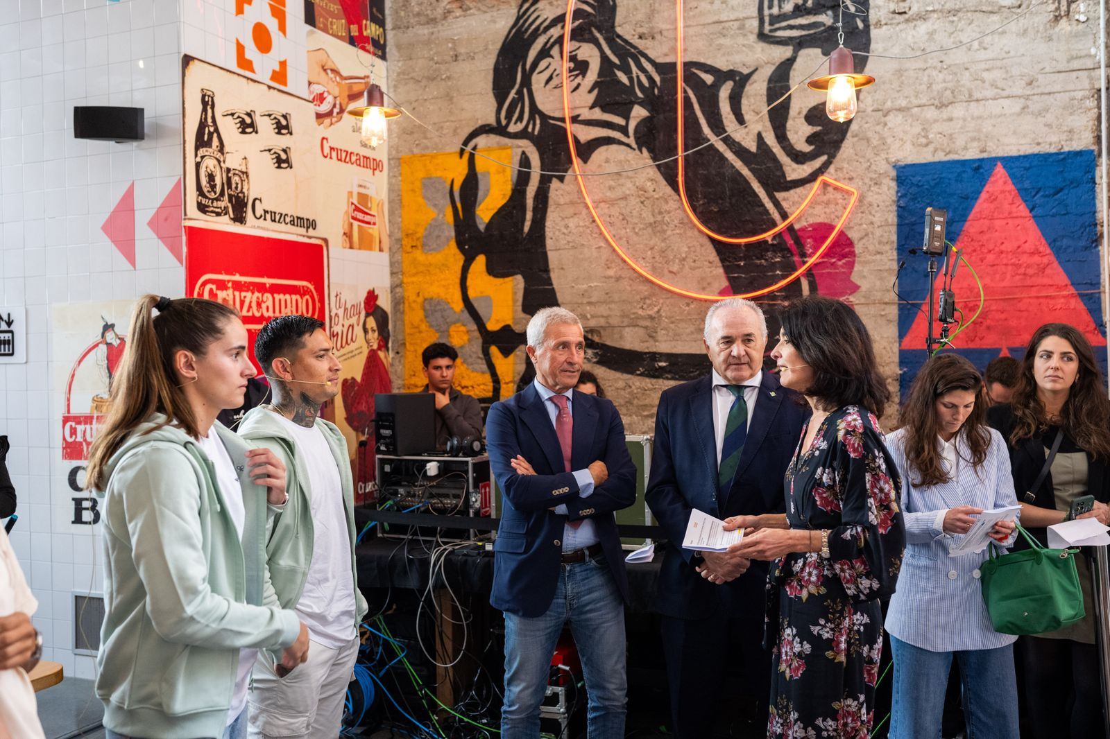 Las fotos de jugadores del Betis y del Sevilla en la Cruzcampo