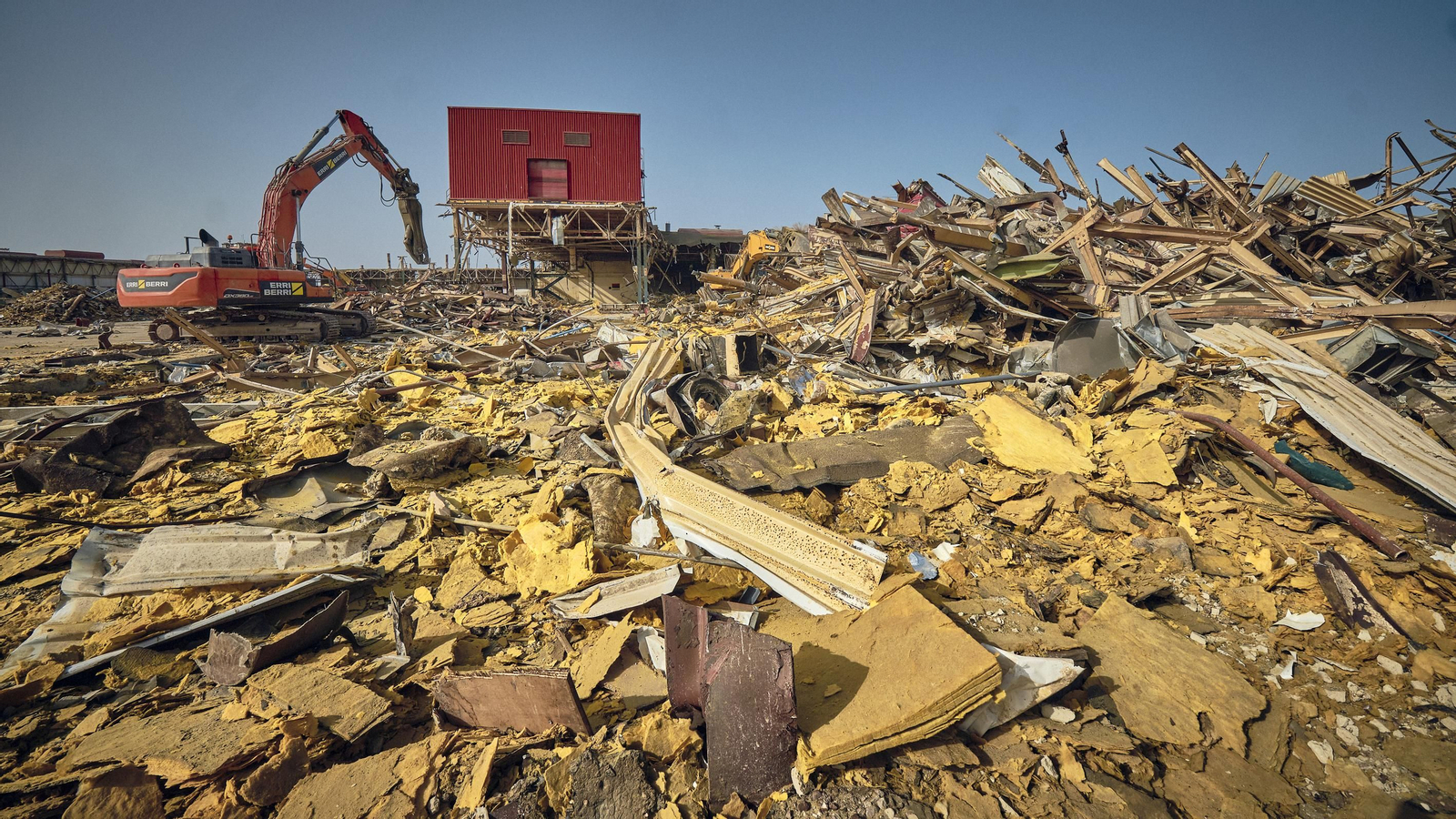 Derribo de la antigua factoría de Delphi.
