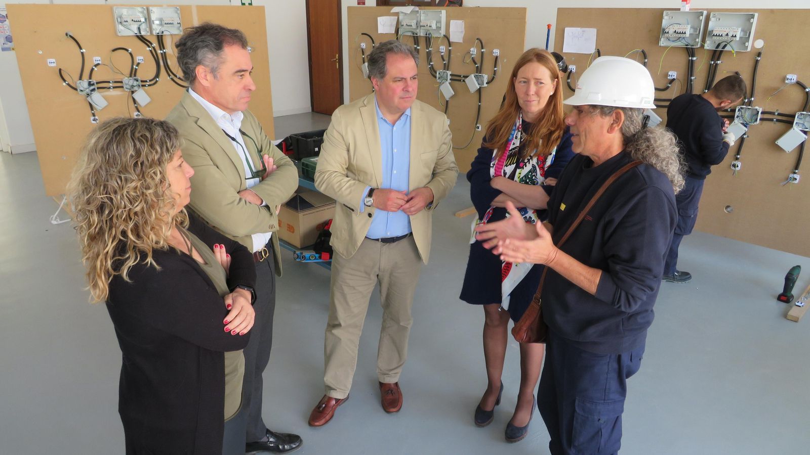 El delegado territorial de Empleo, Empresa y Trabajo Autónomo, Juan Carlos Duarte,  ha visitado la sede de la Fundación Laboral de la Construcción en Huelva.