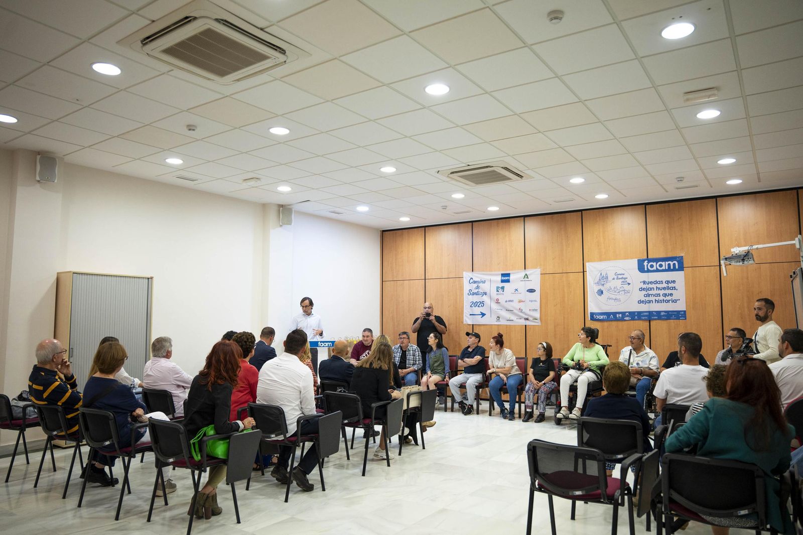 Las imágenes del acto de iniciación del Camino de Santiago de FAAM en Almería