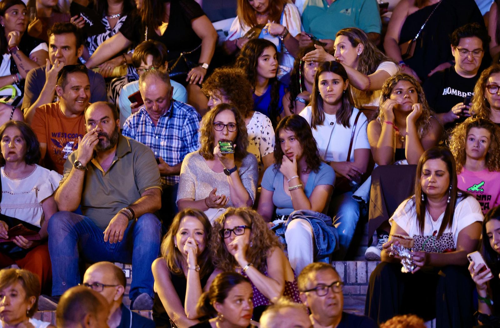 Búscate en el concierto de Hombres G