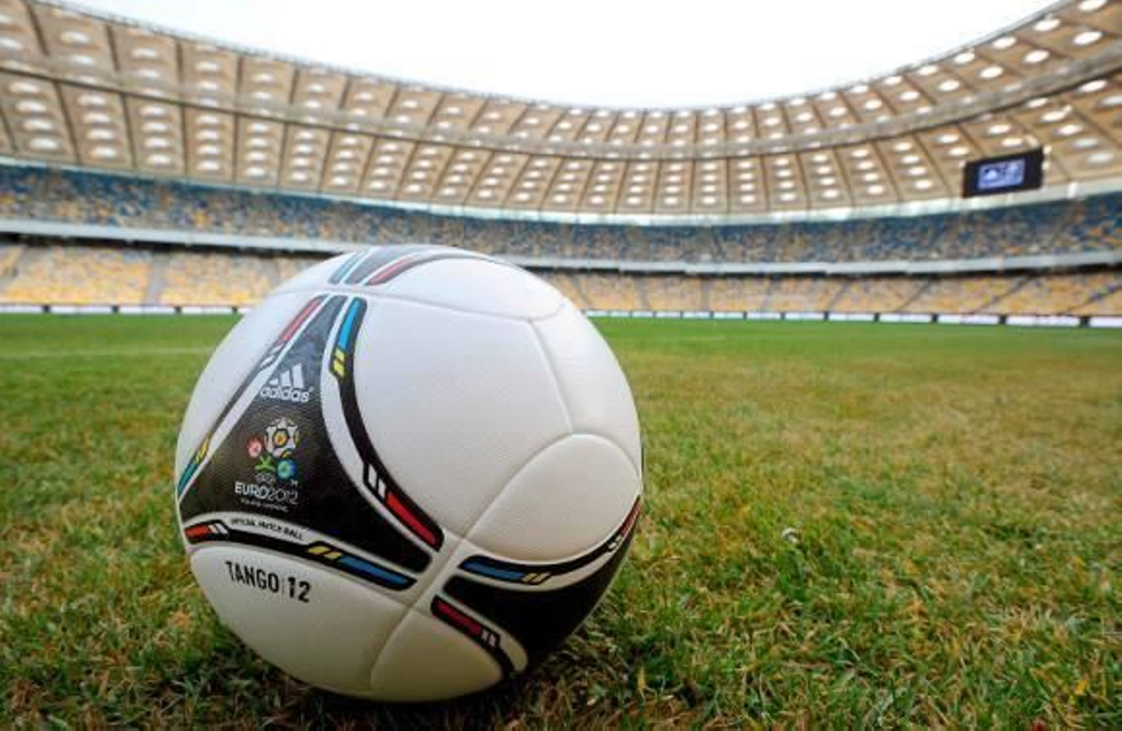 El Tango 12, balón oficial de Ucrania y Polonia